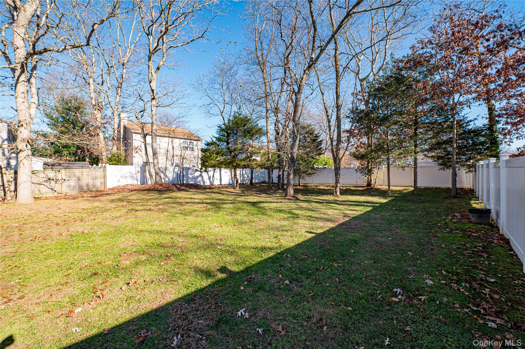 27 MANCHESTER Road, Huntington, NY 11743