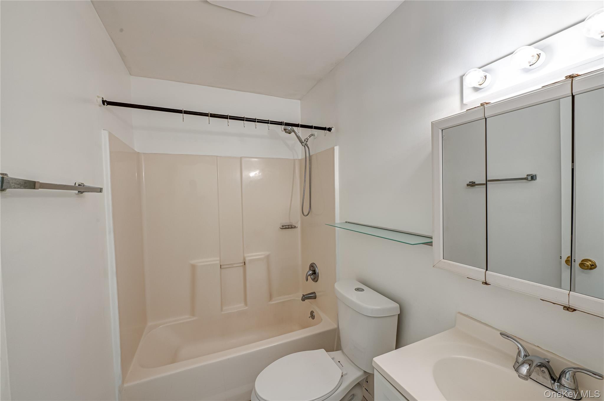 27 MANCHESTER Road, Huntington, NY 11743