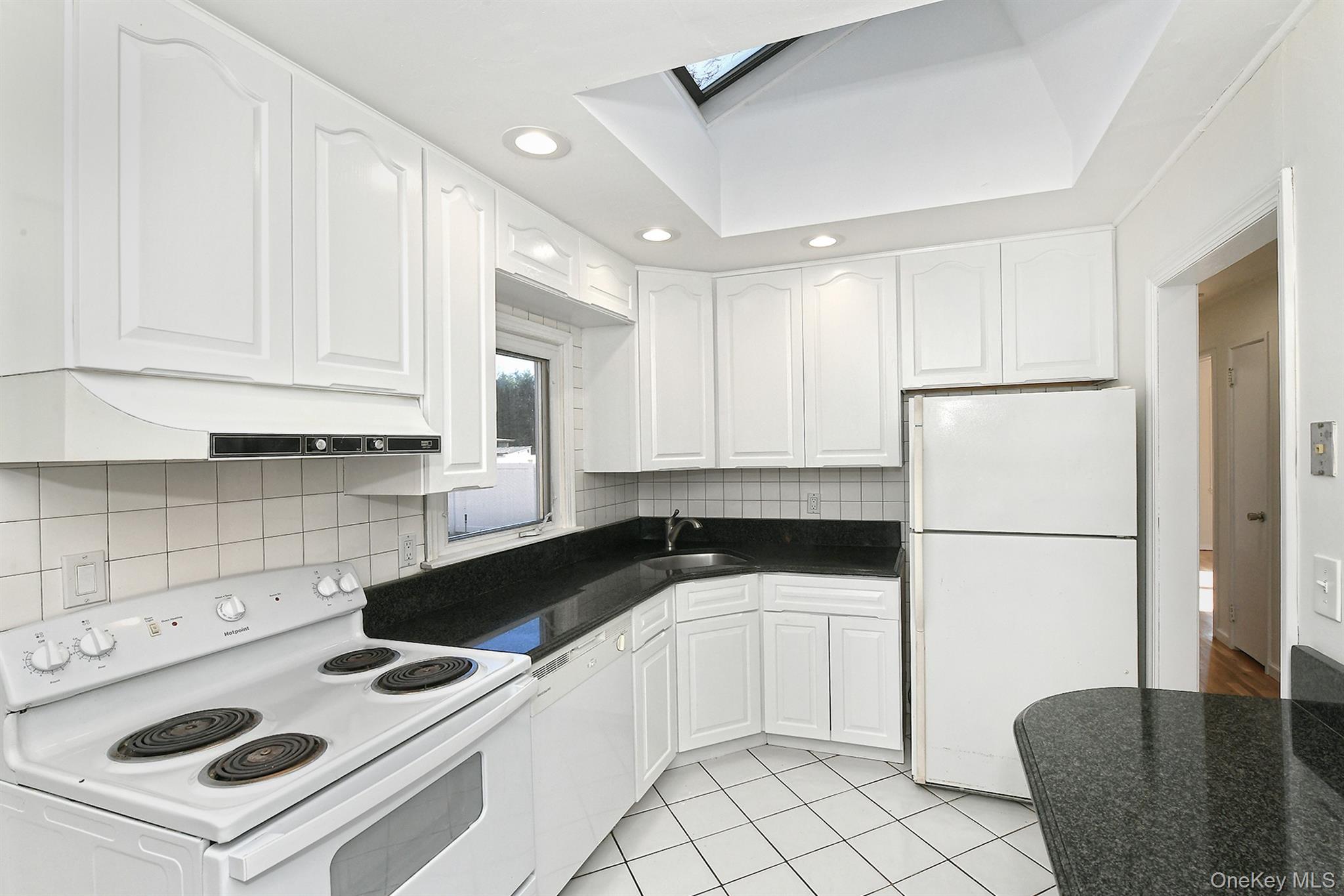 7 Stephen Drive, Farmingdale, NY 11735