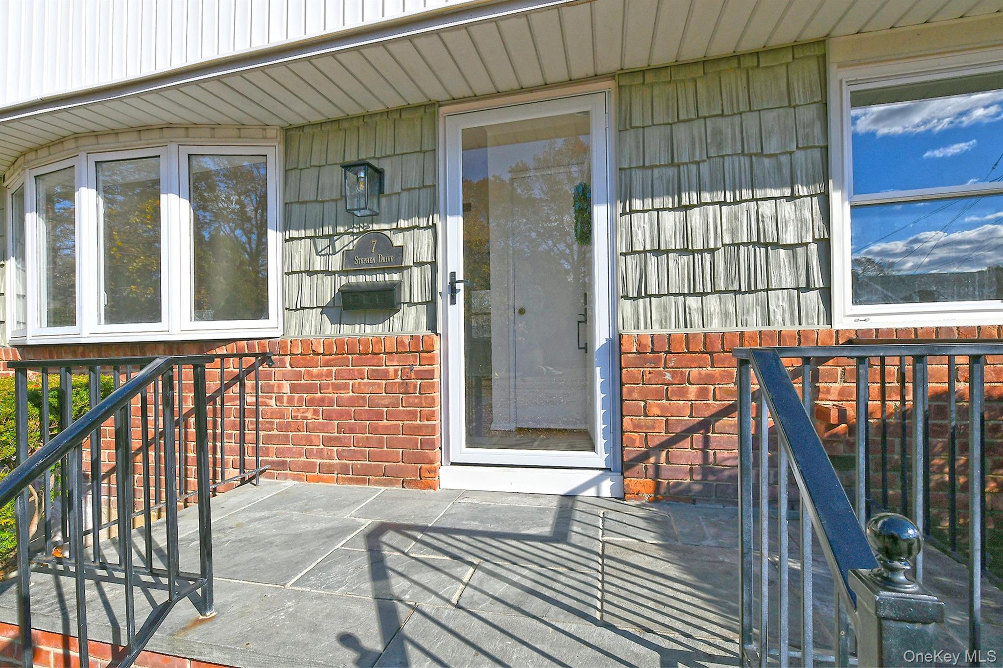 7 Stephen Drive, Farmingdale, NY 11735