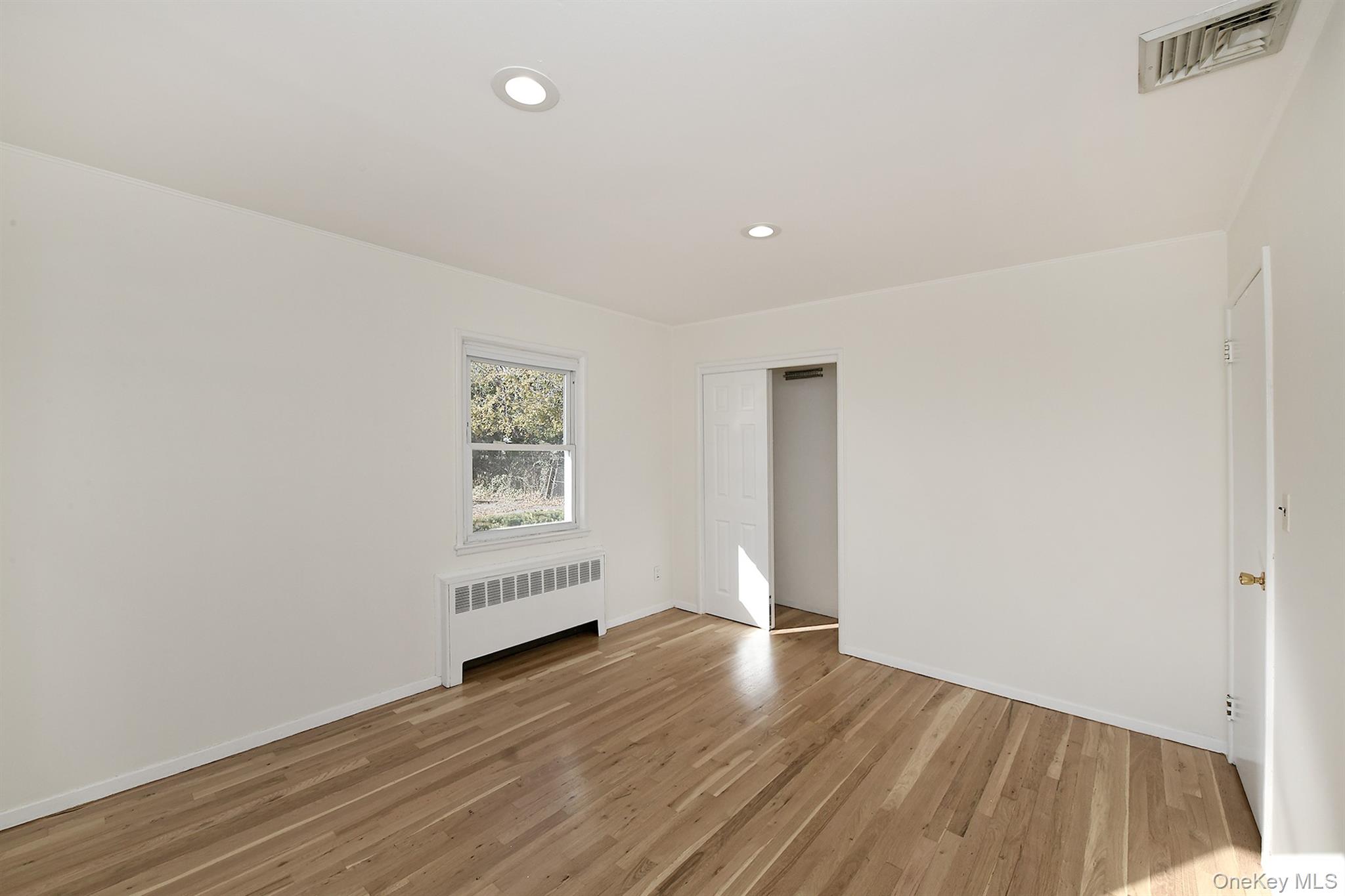 7 Stephen Drive, Farmingdale, NY 11735