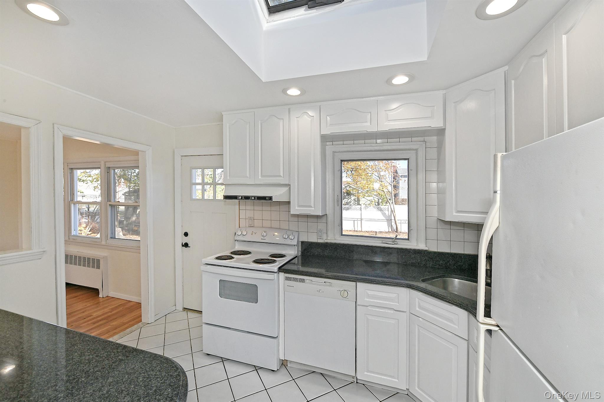 7 Stephen Drive, Farmingdale, NY 11735