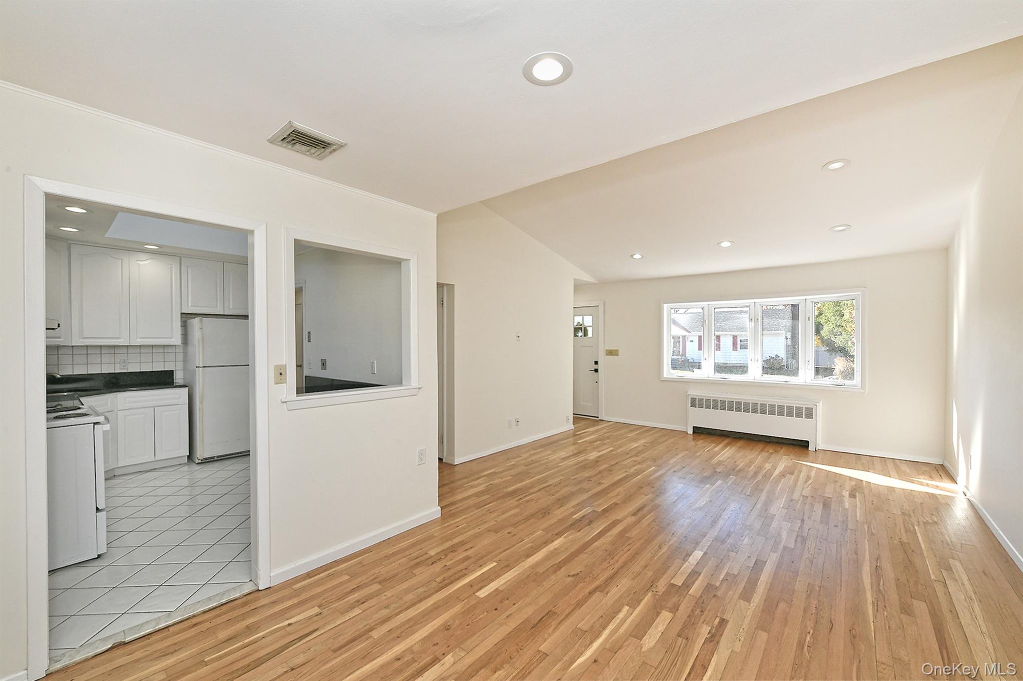 7 Stephen Drive, Farmingdale, NY 11735