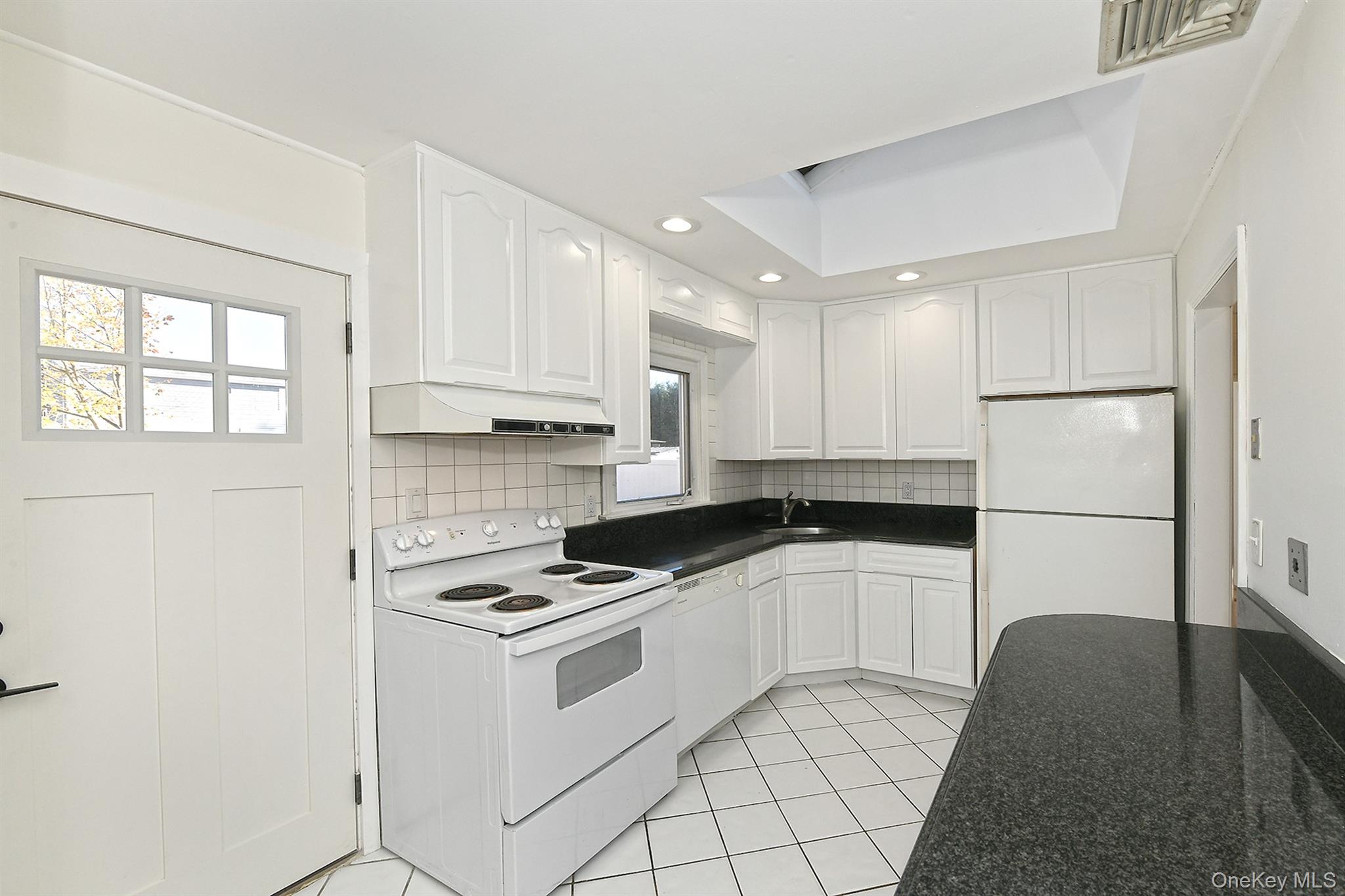 7 Stephen Drive, Farmingdale, NY 11735