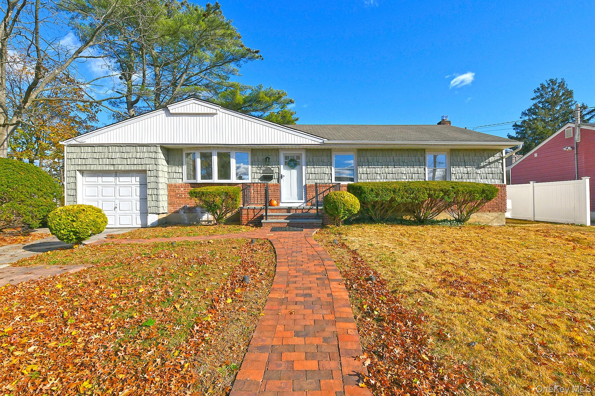 7 Stephen Drive, Farmingdale, NY 11735