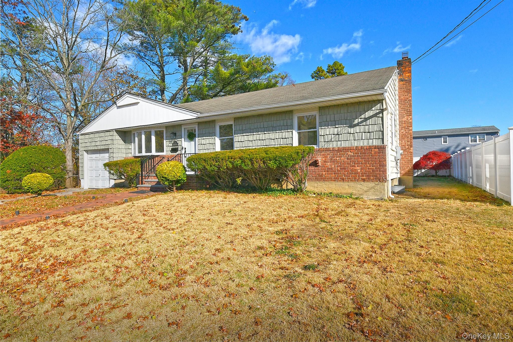 7 Stephen Drive, Farmingdale, NY 11735