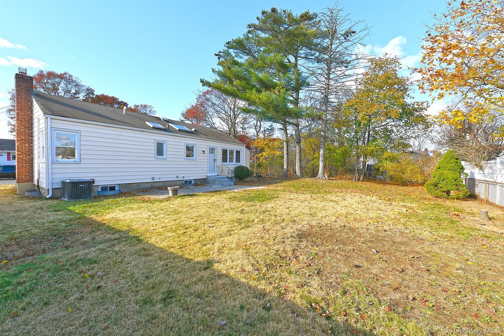 7 Stephen Drive, Farmingdale, NY 11735