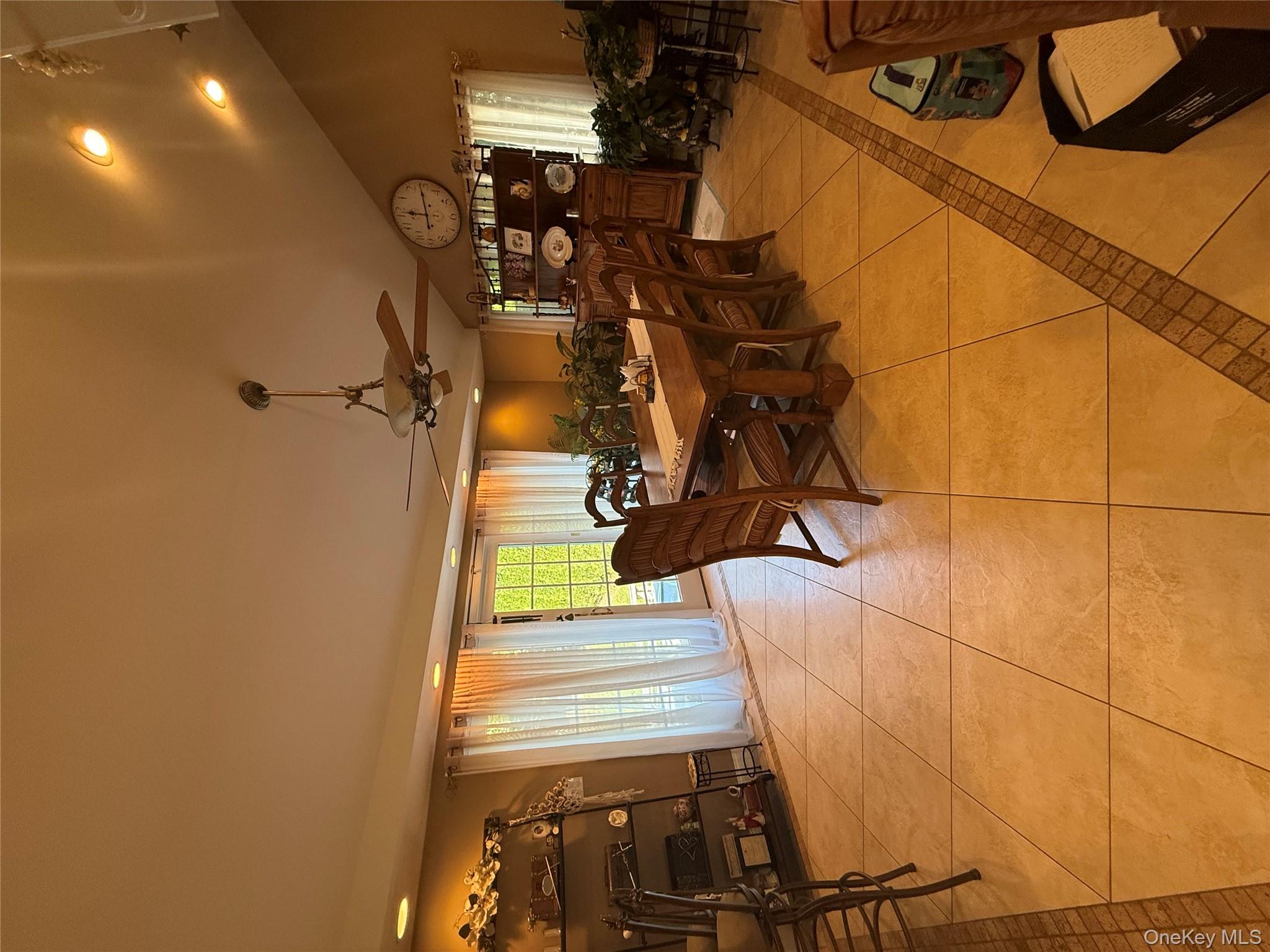 6 Lee Place, Old Bethpage, NY 11804