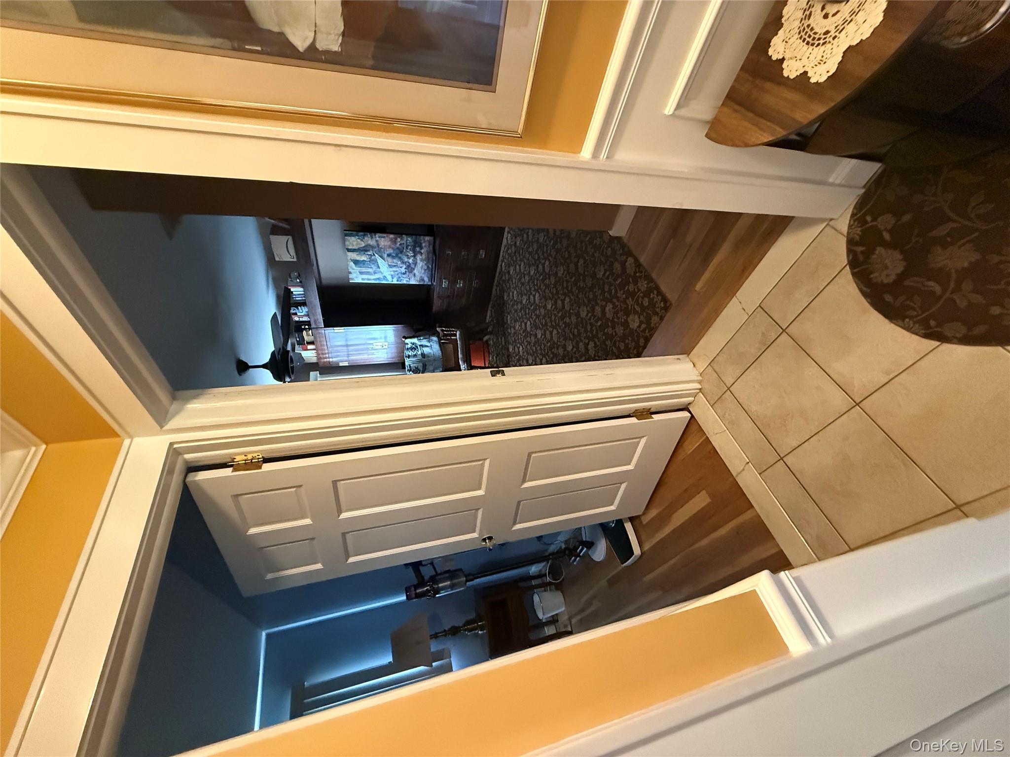 6 Lee Place, Old Bethpage, NY 11804