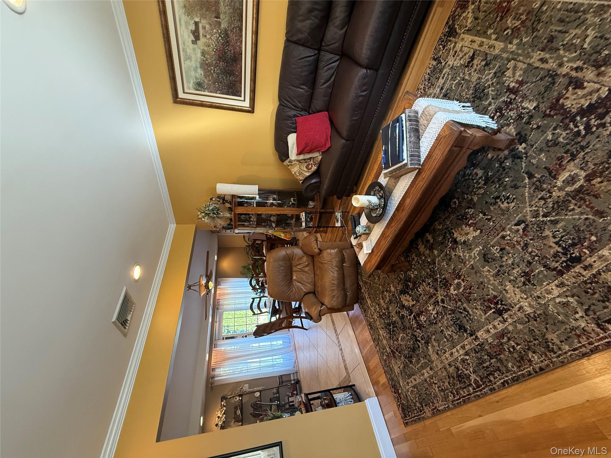 6 Lee Place, Old Bethpage, NY 11804