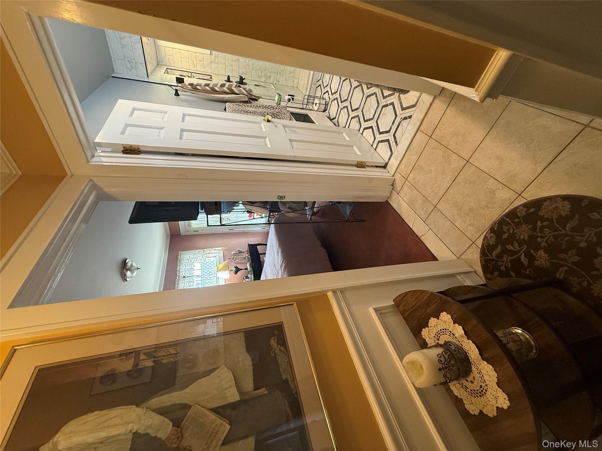 6 Lee Place, Old Bethpage, NY 11804