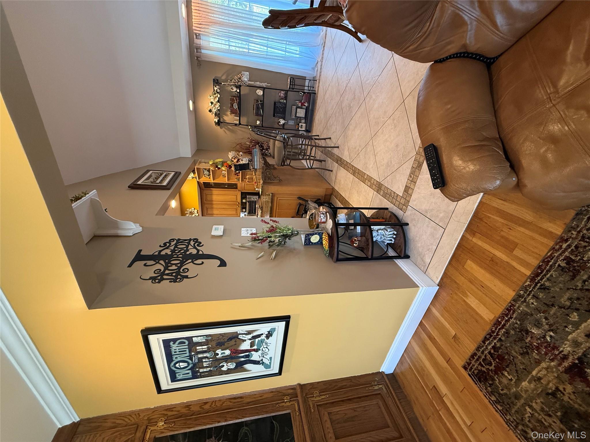 6 Lee Place, Old Bethpage, NY 11804