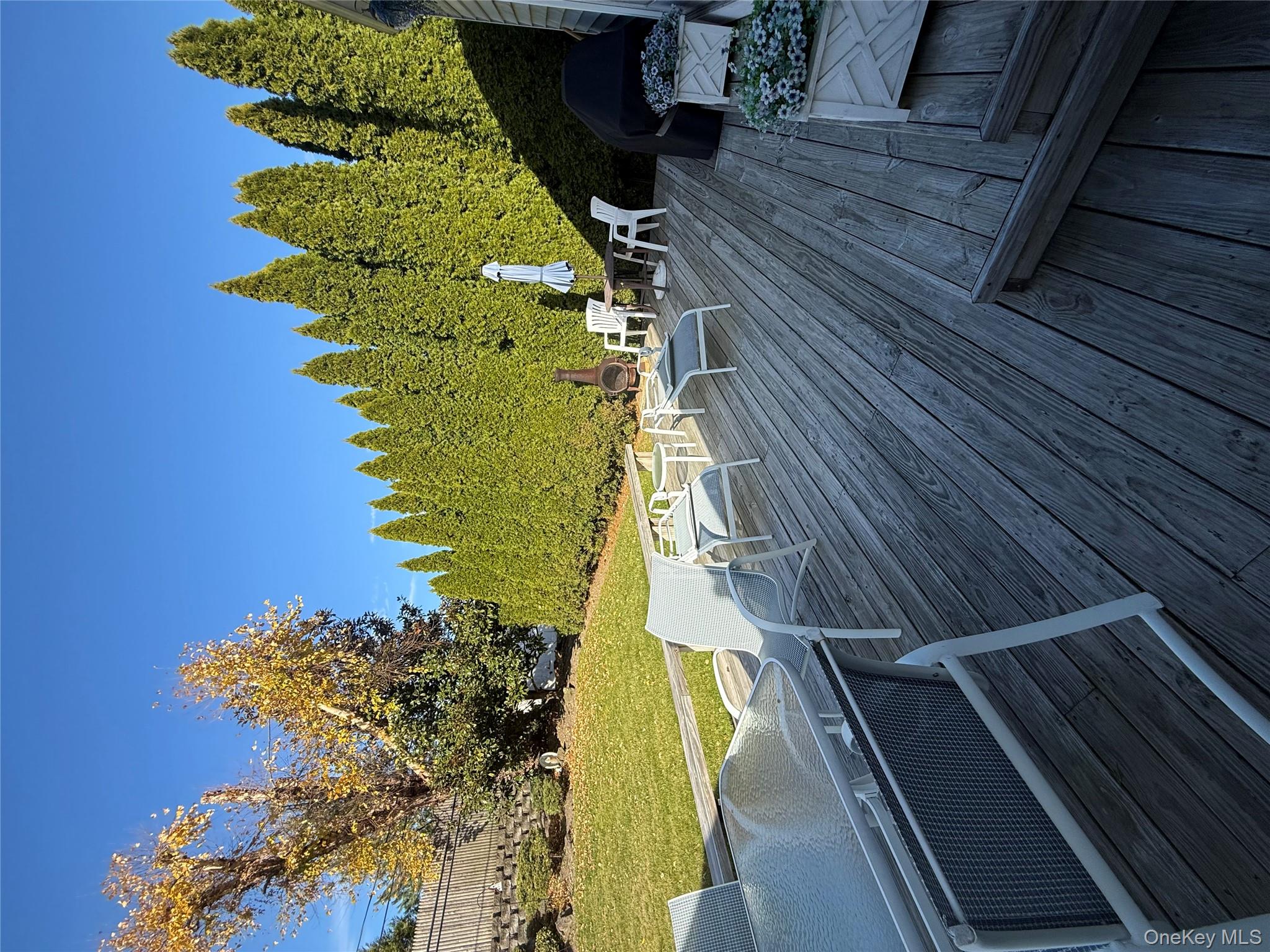 6 Lee Place, Old Bethpage, NY 11804