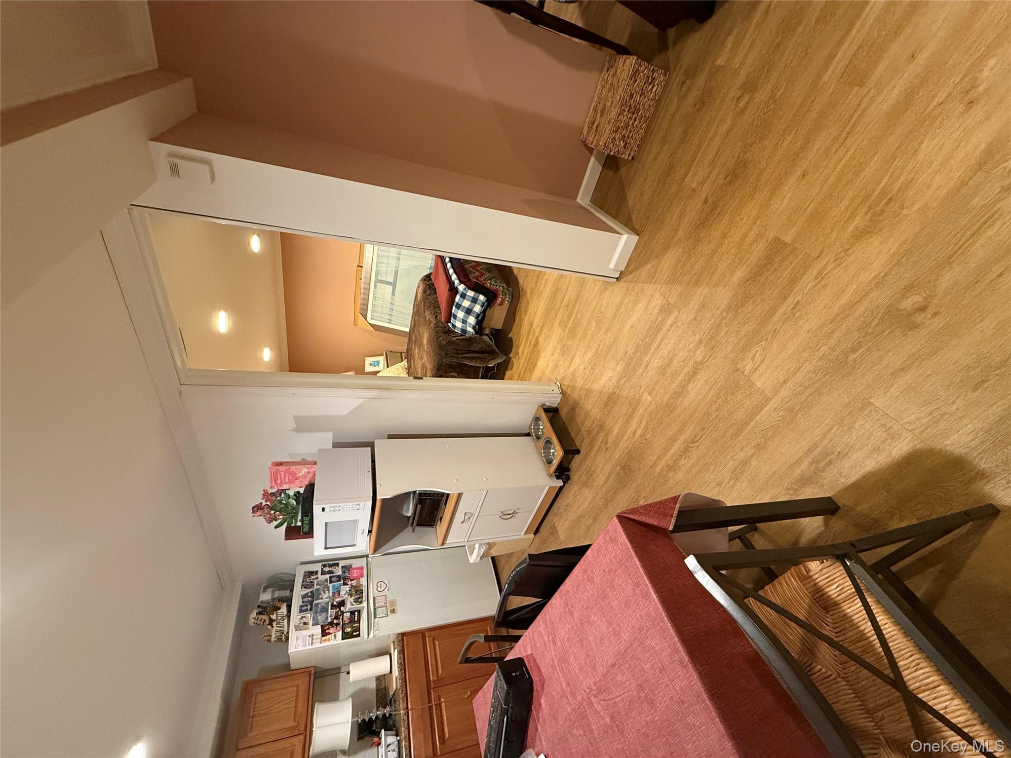 6 Lee Place, Old Bethpage, NY 11804