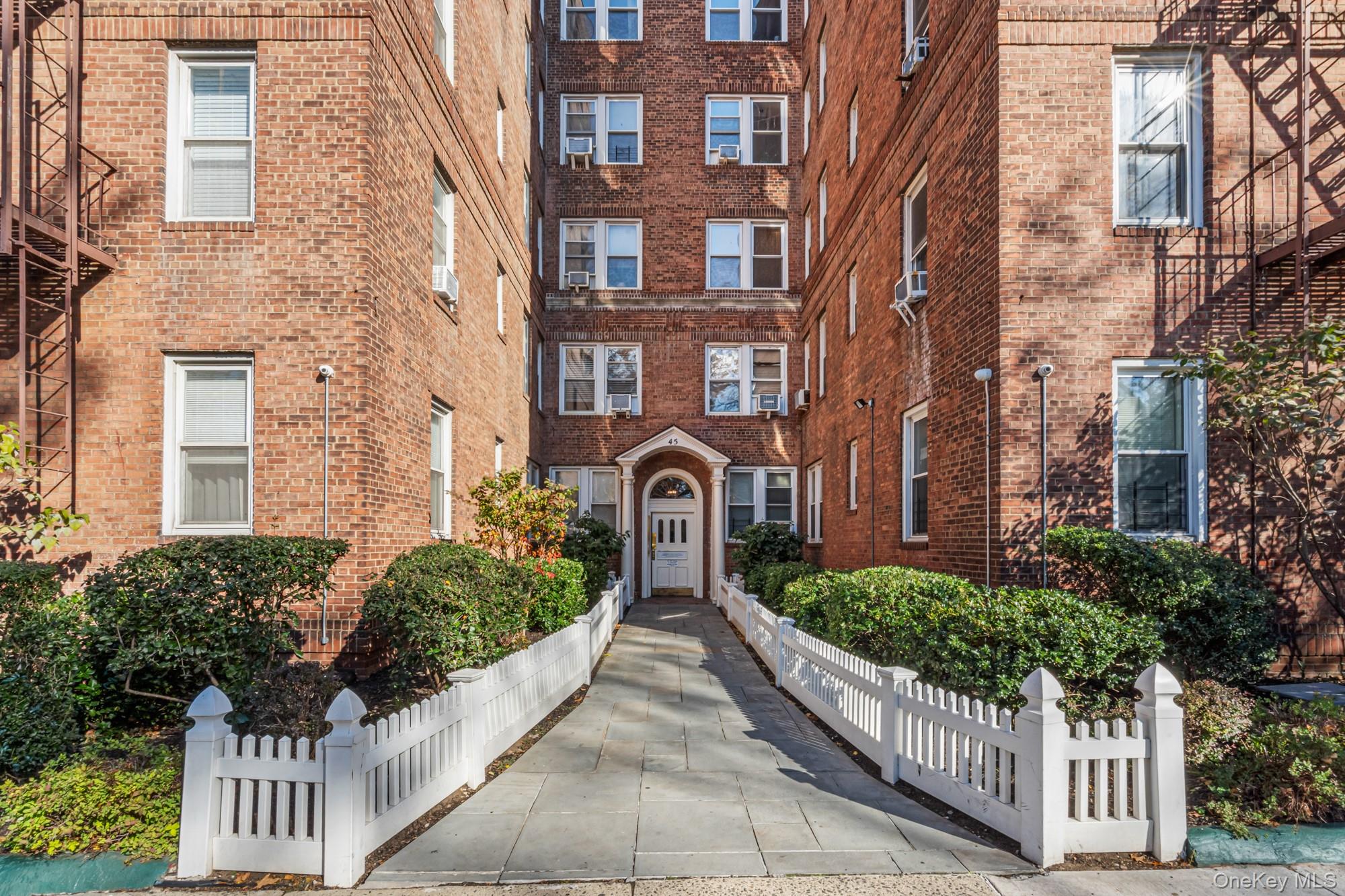 45 Kew Gardens Road # 4A, Kew Gardens, NY 11415