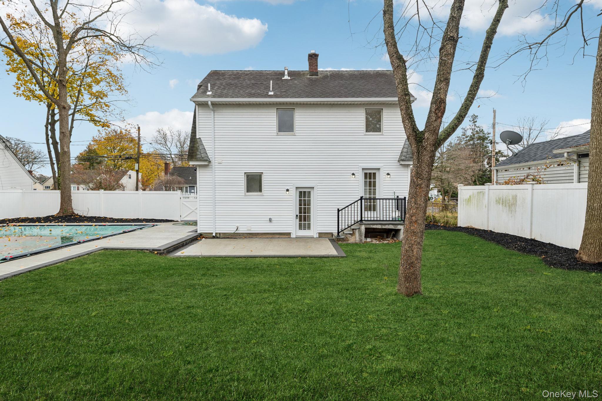 41 leyden Street, Huntington Station, NY 11746