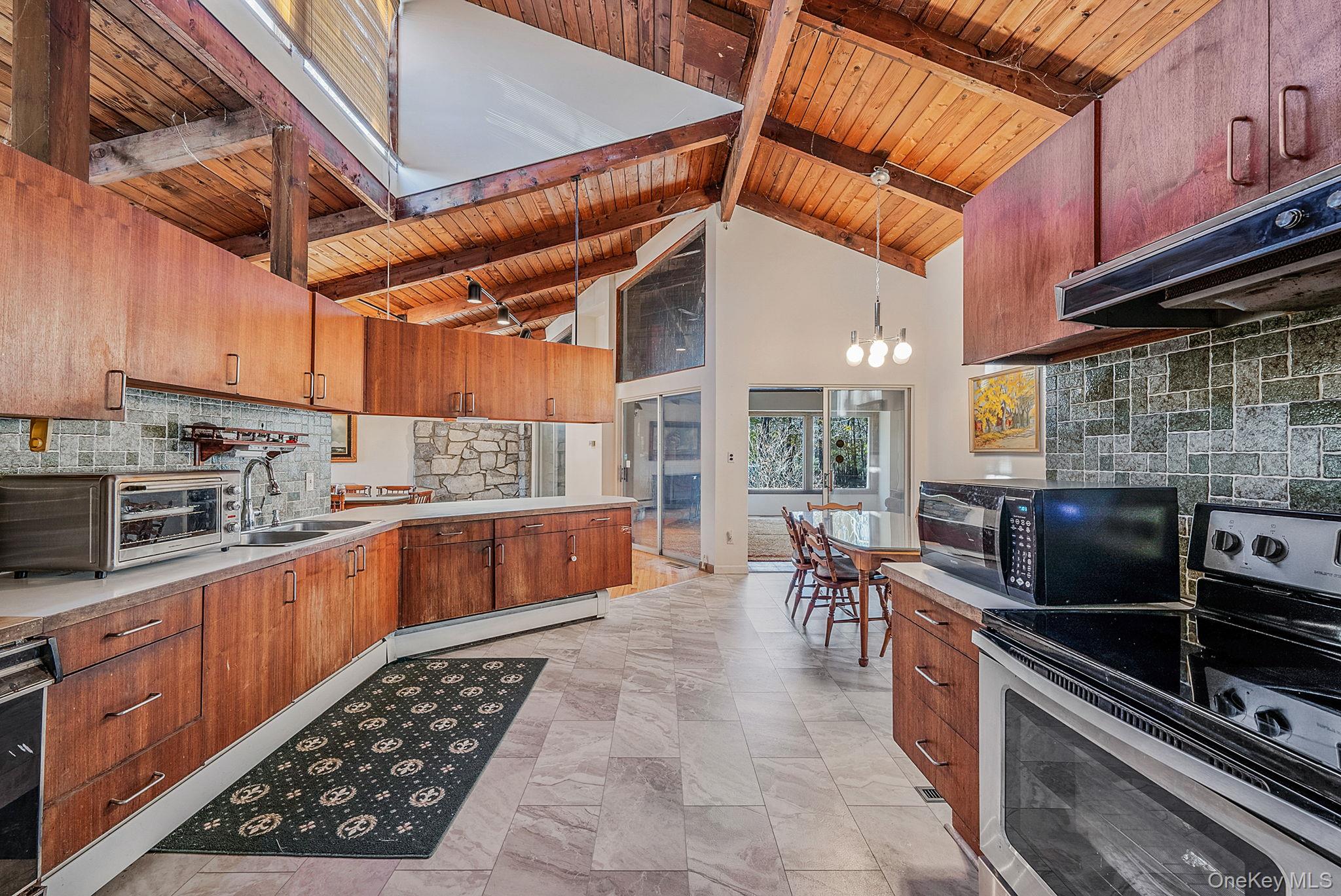 10 Sylvan Lane, Miller Place, NY 11764