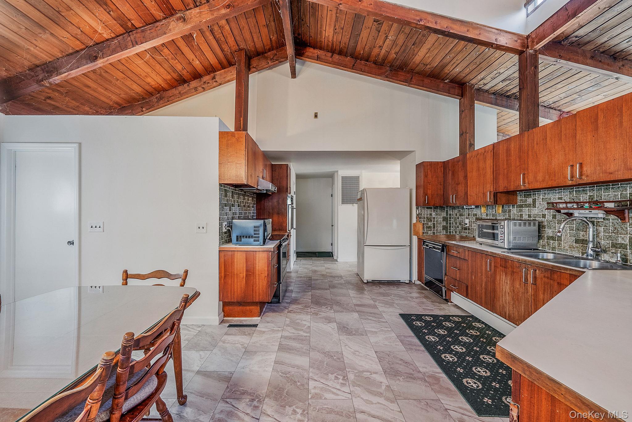 10 Sylvan Lane, Miller Place, NY 11764