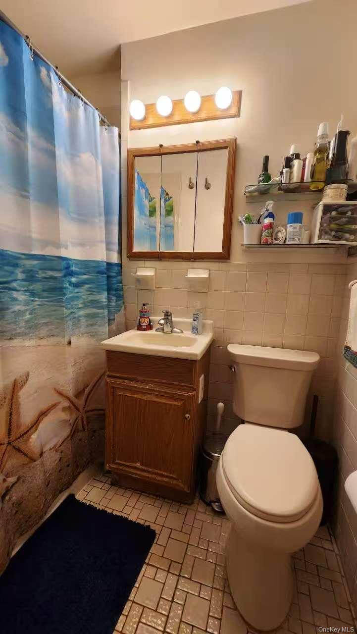 11516 Poppenhusen Avenue, College Point, NY 11356