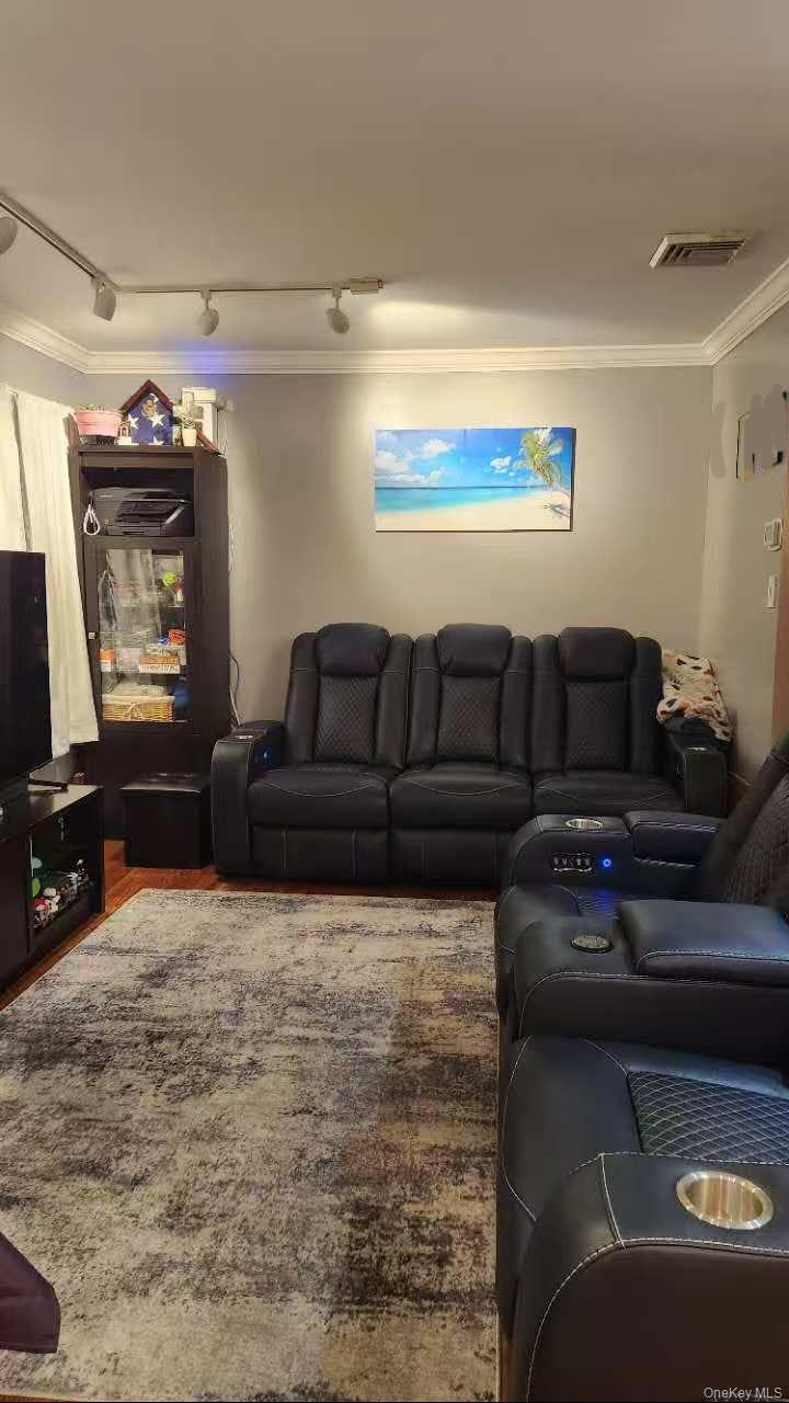 11516 Poppenhusen Avenue, College Point, NY 11356