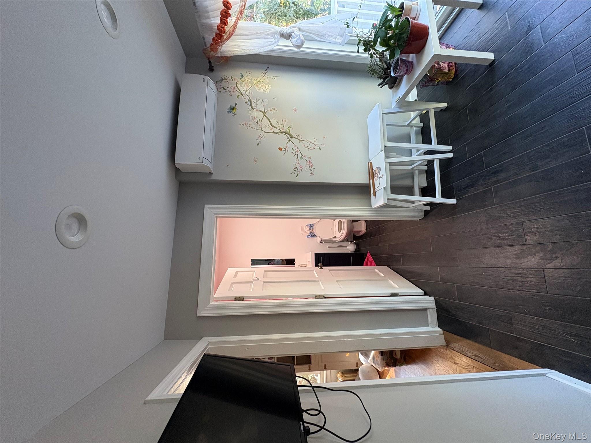 45 Central Parkway, Huntington, NY 11743