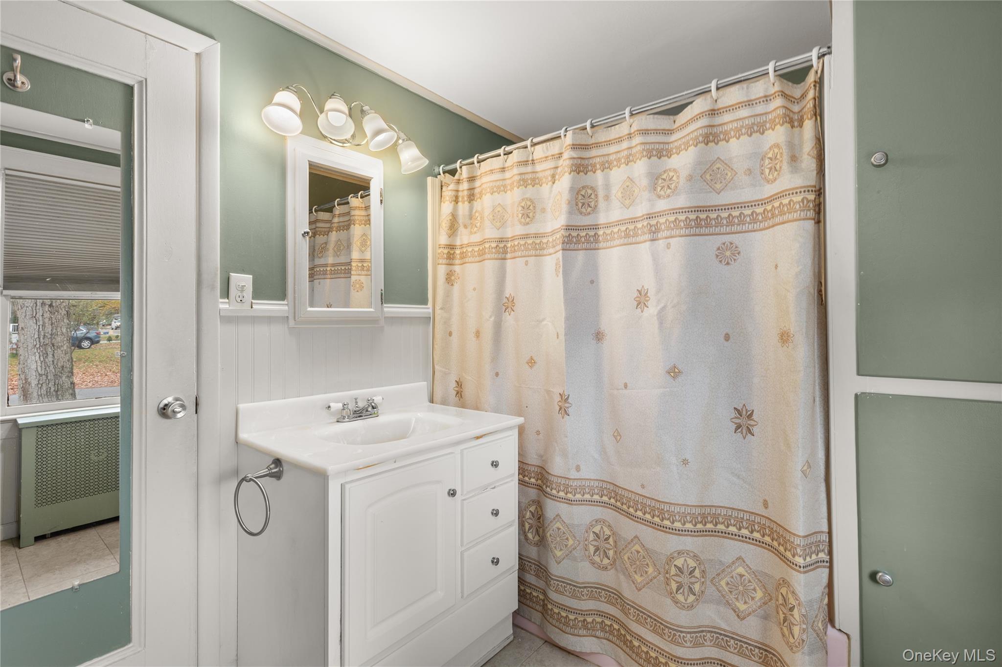 6 Dunwoodie Avenue, West Islip, NY 11795