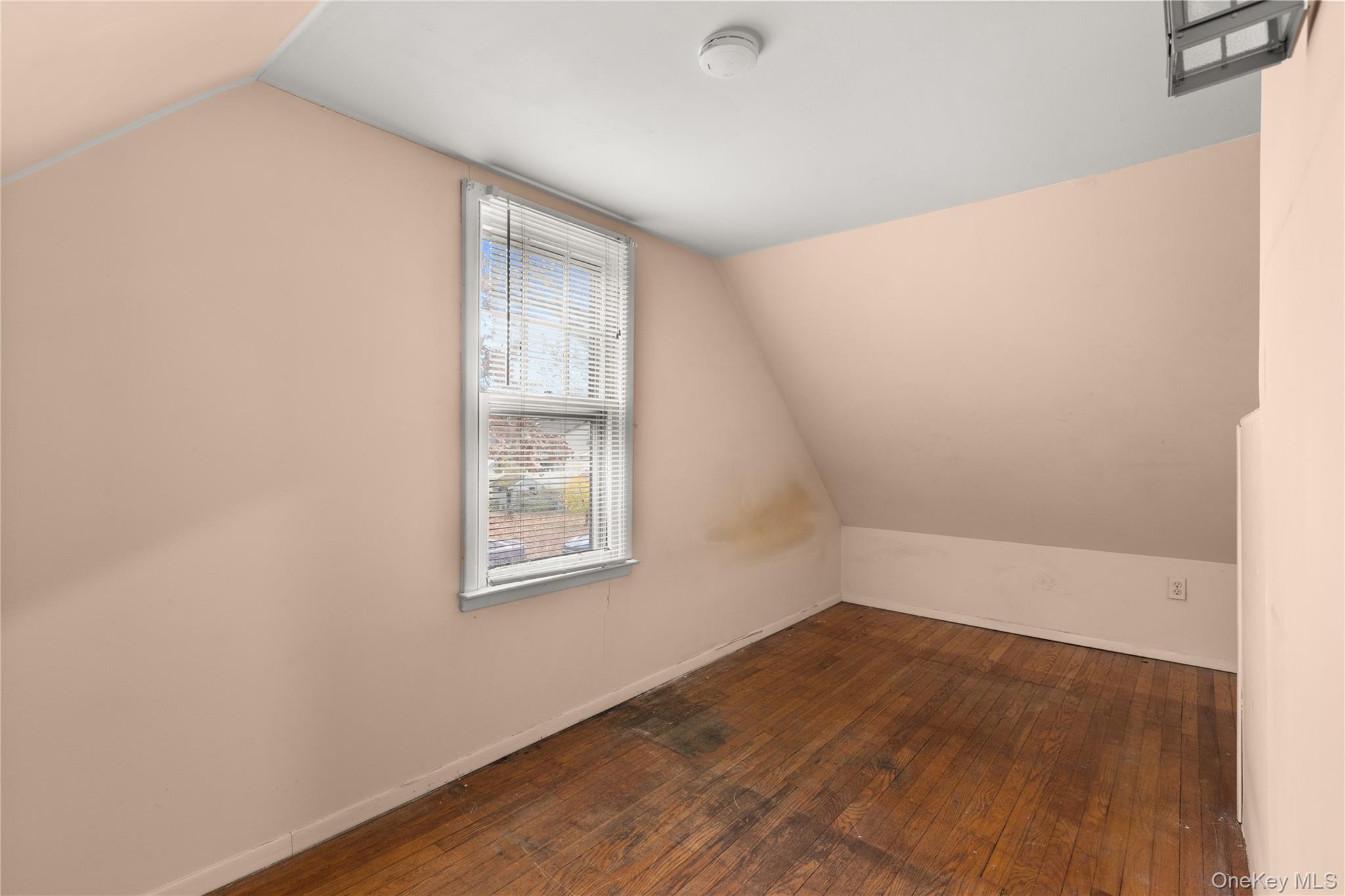 6 Dunwoodie Avenue, West Islip, NY 11795