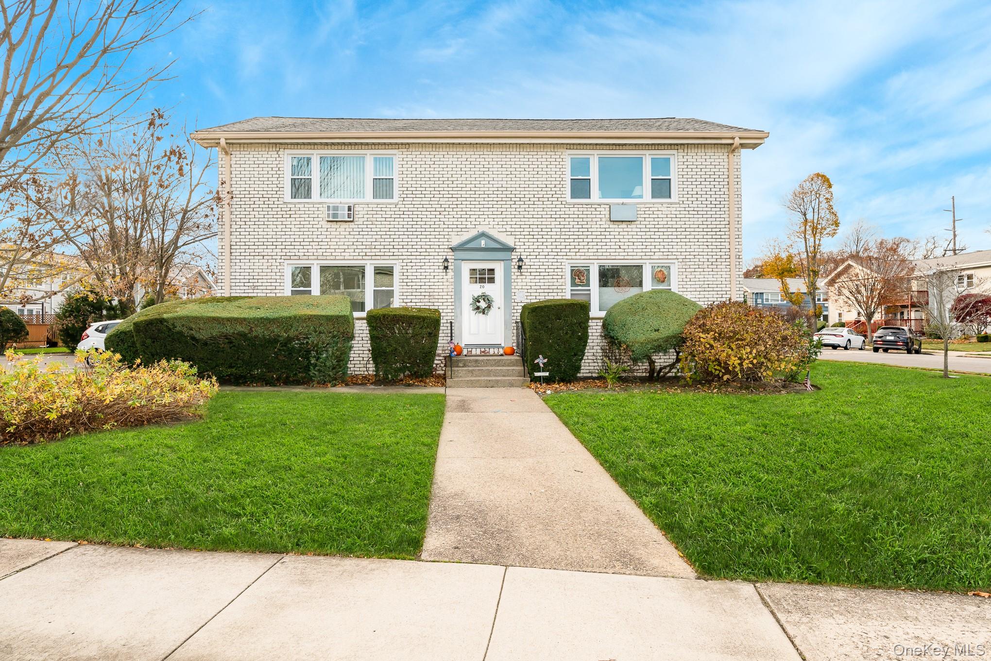 20 Toehee Place # 1B, Islip, NY 11751