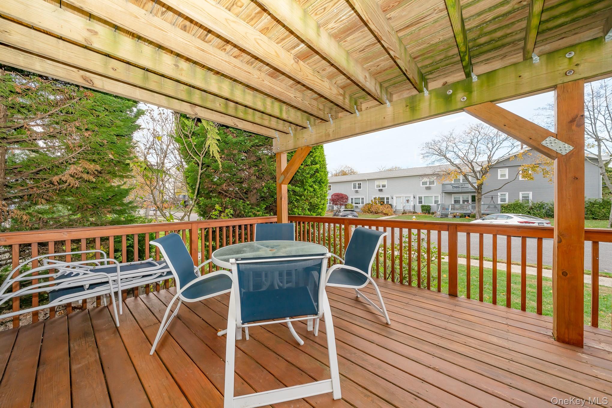 20 Toehee Place # 1B, Islip, NY 11751