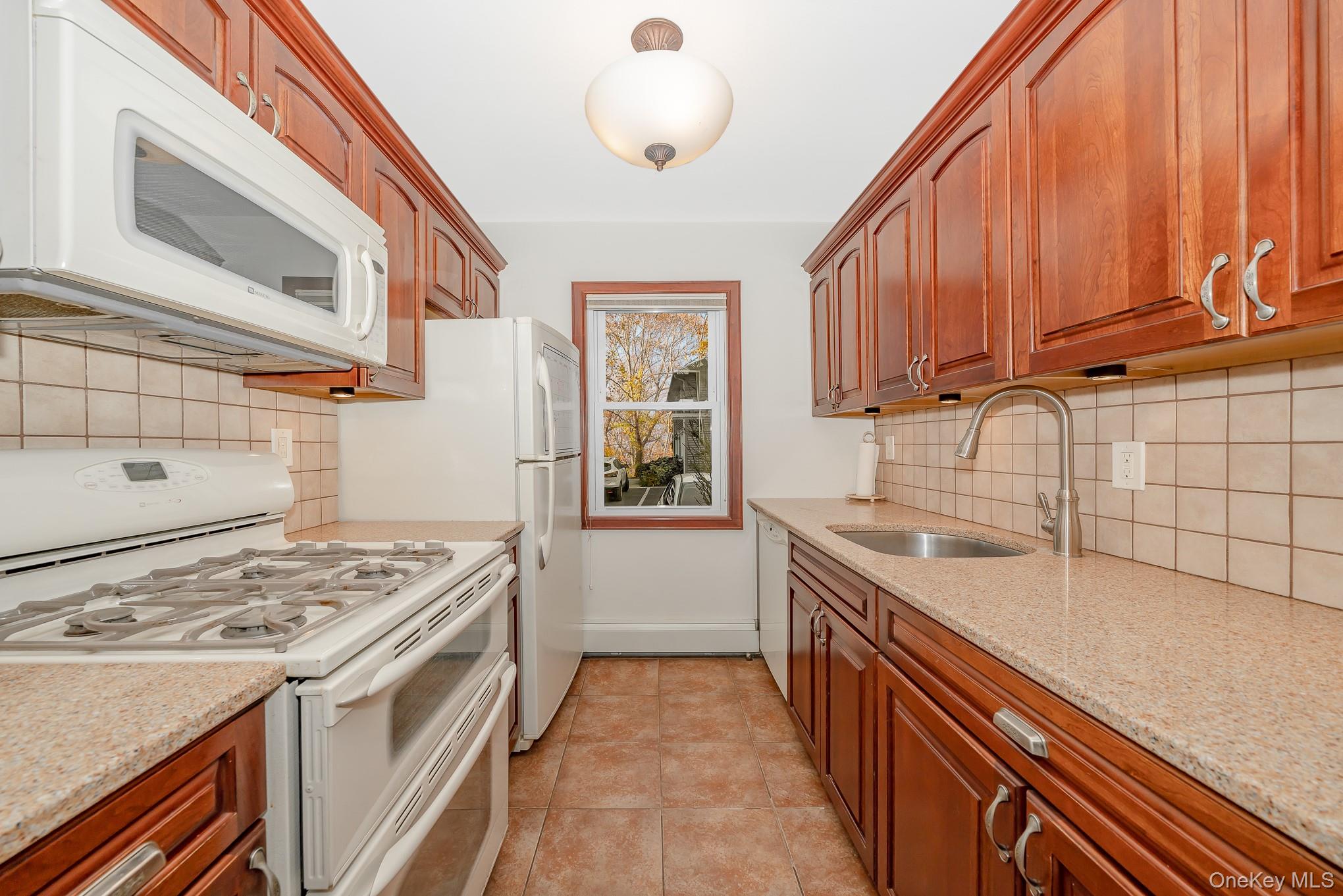 20 Toehee Place # 1B, Islip, NY 11751