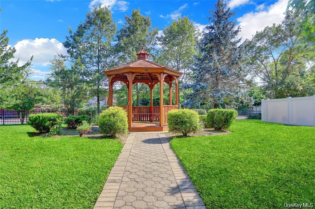 20 Toehee Place # 1B, Islip, NY 11751