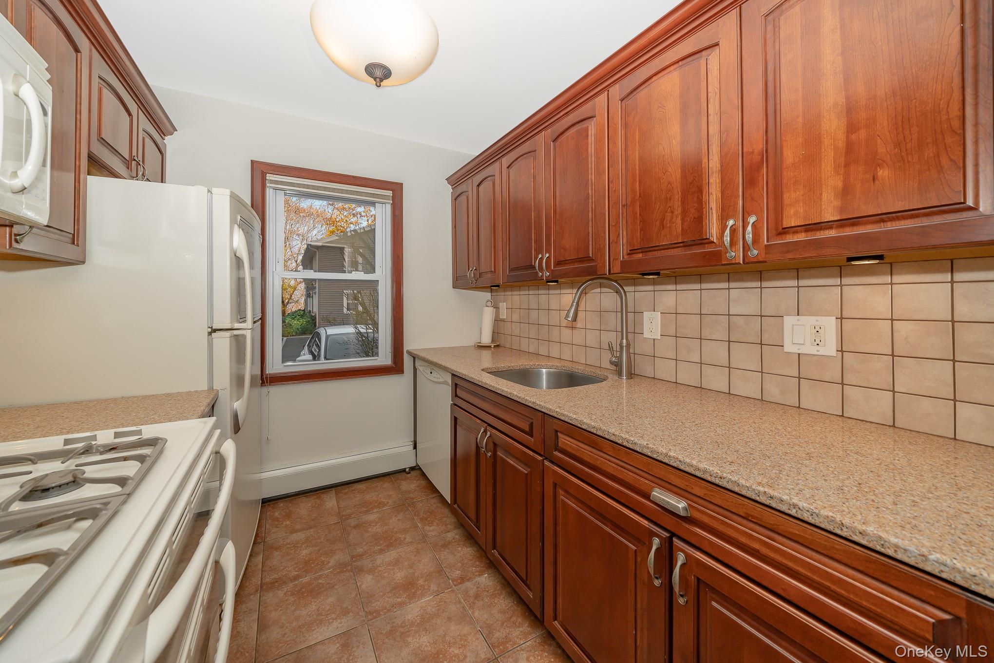 20 Toehee Place # 1B, Islip, NY 11751