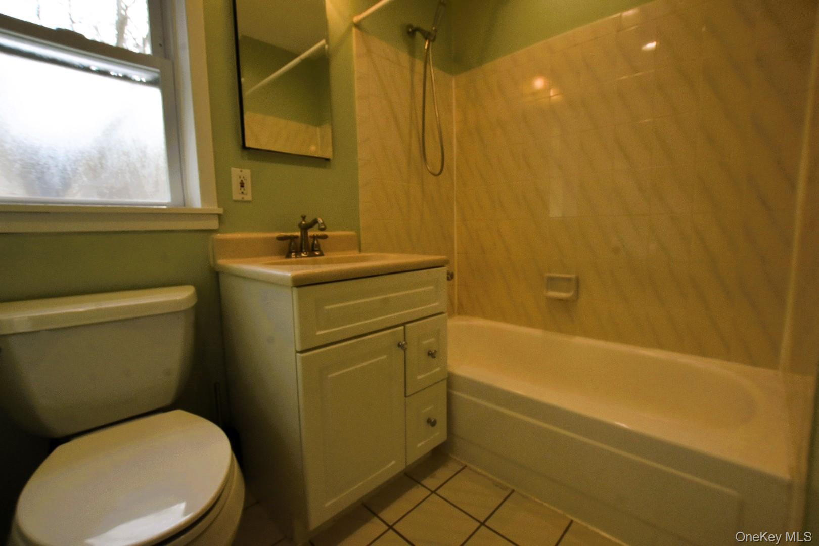 20 Toehee Place # 1B, Islip, NY 11751