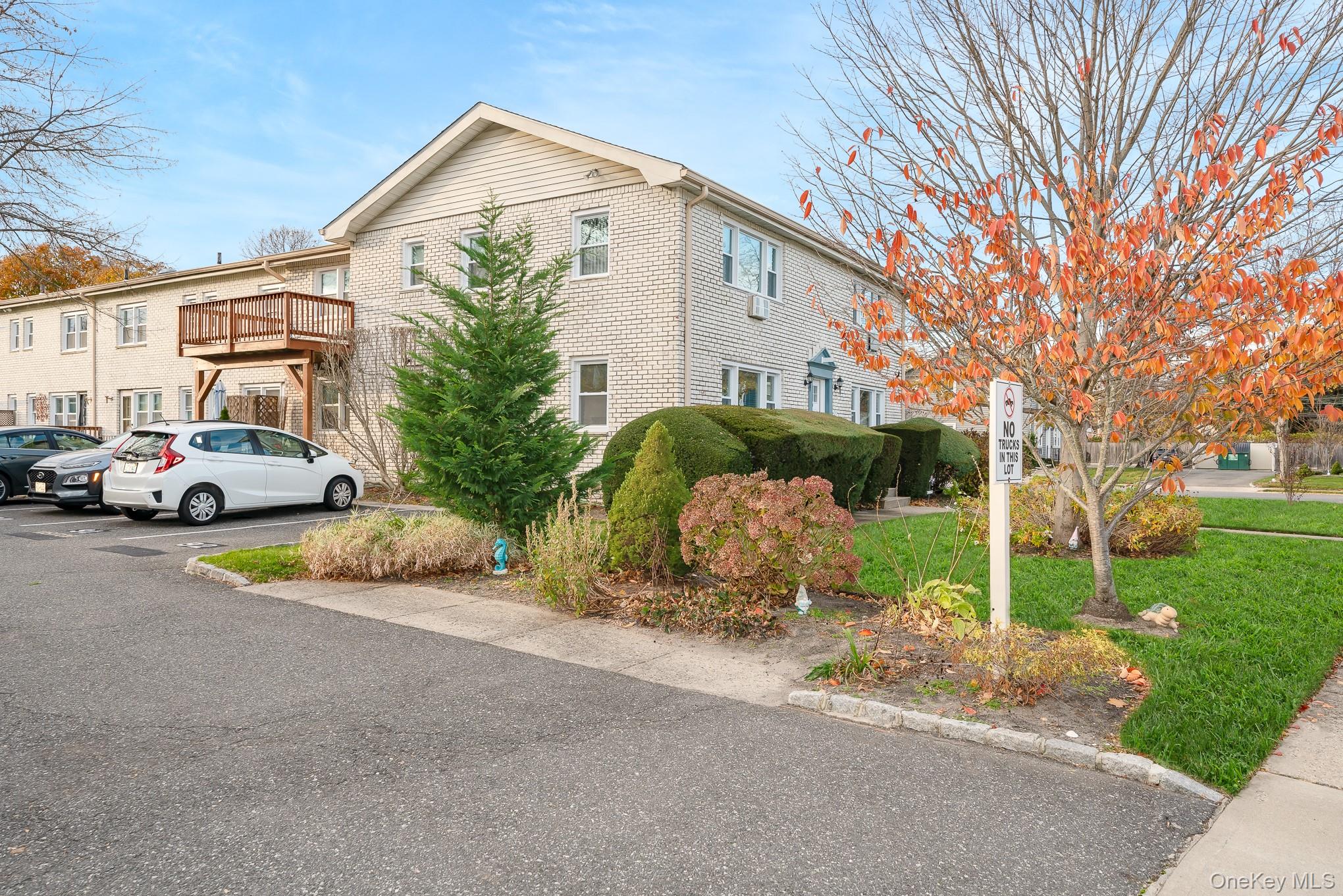 20 Toehee Place # 1B, Islip, NY 11751