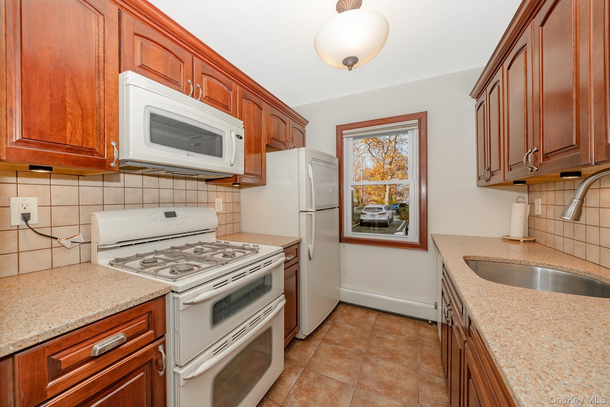 20 Toehee Place # 1B, Islip, NY 11751