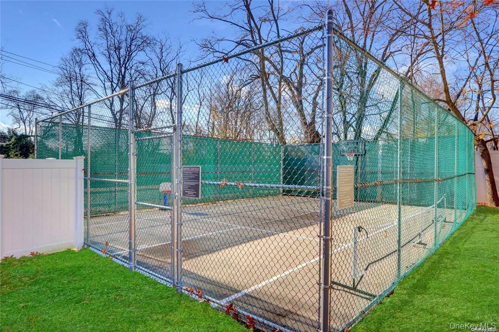 20 Toehee Place # 1B, Islip, NY 11751