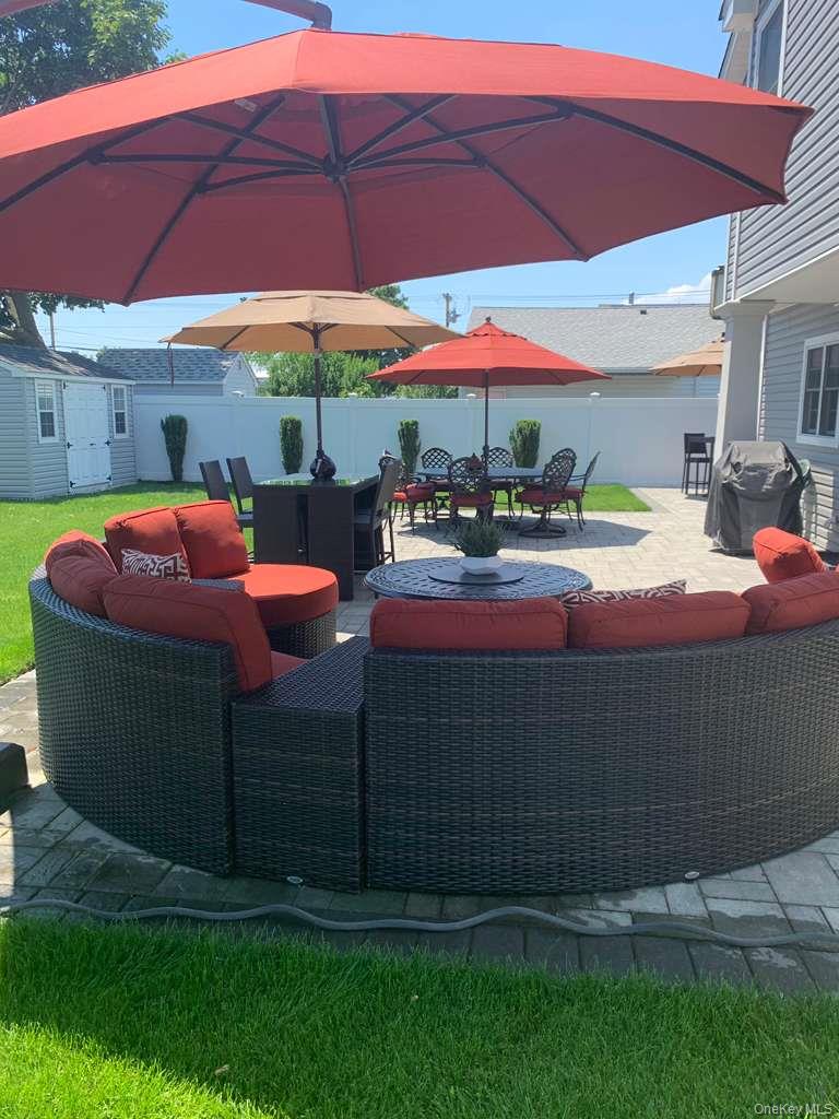 5 Vernon Street, Plainview, NY 11803