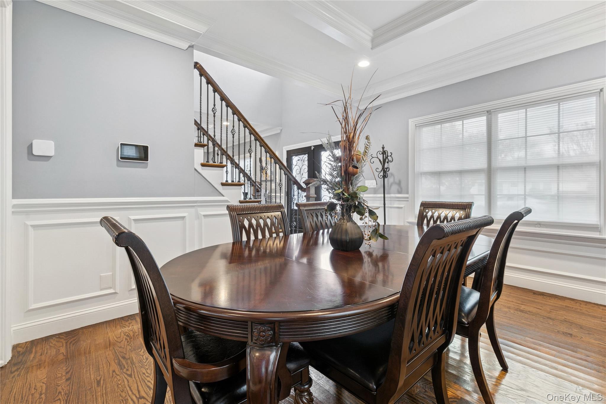 5 Vernon Street, Plainview, NY 11803