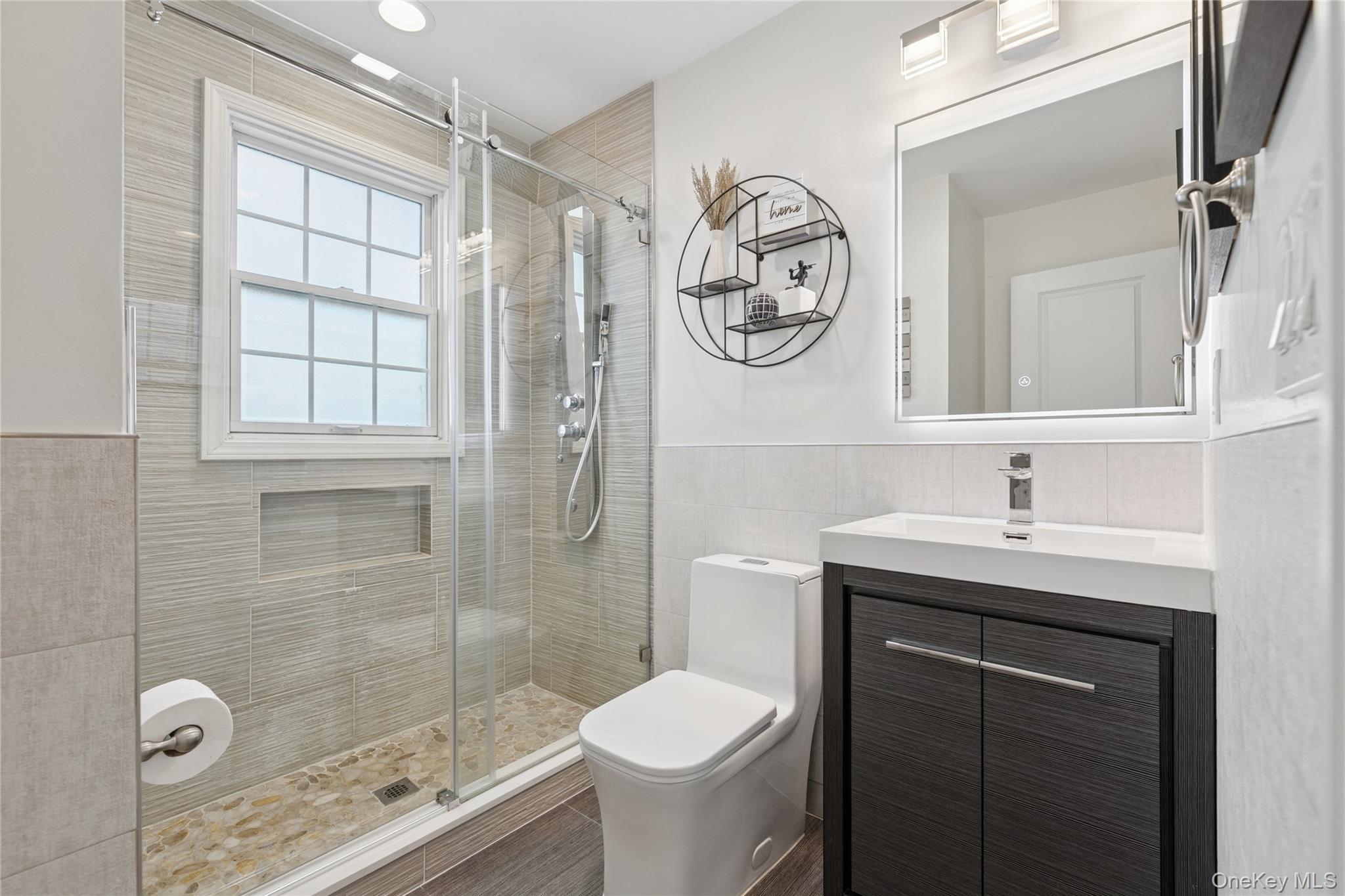 5 Vernon Street, Plainview, NY 11803