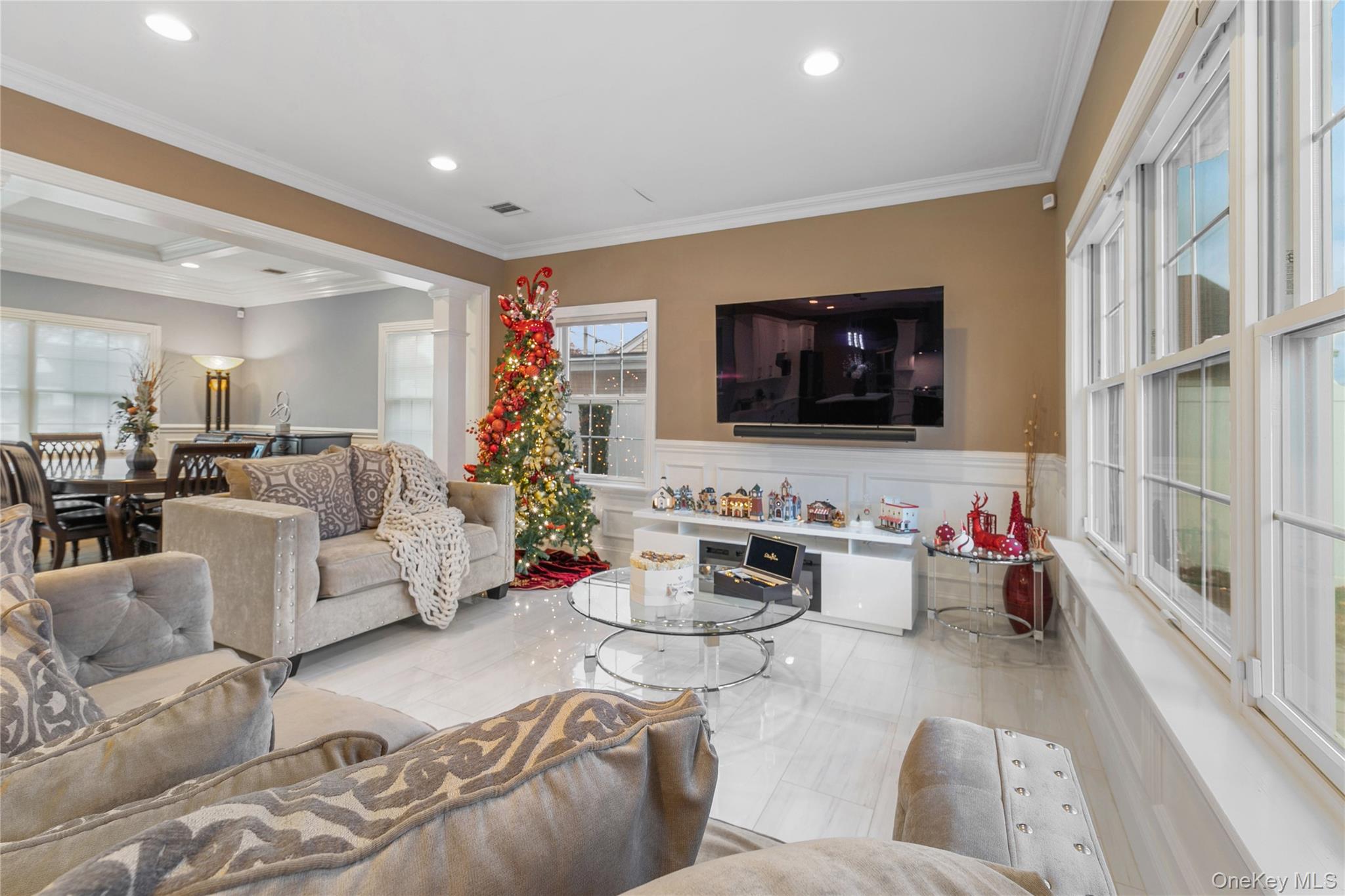 5 Vernon Street, Plainview, NY 11803