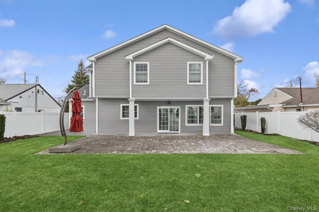 5 Vernon Street, Plainview, NY 11803