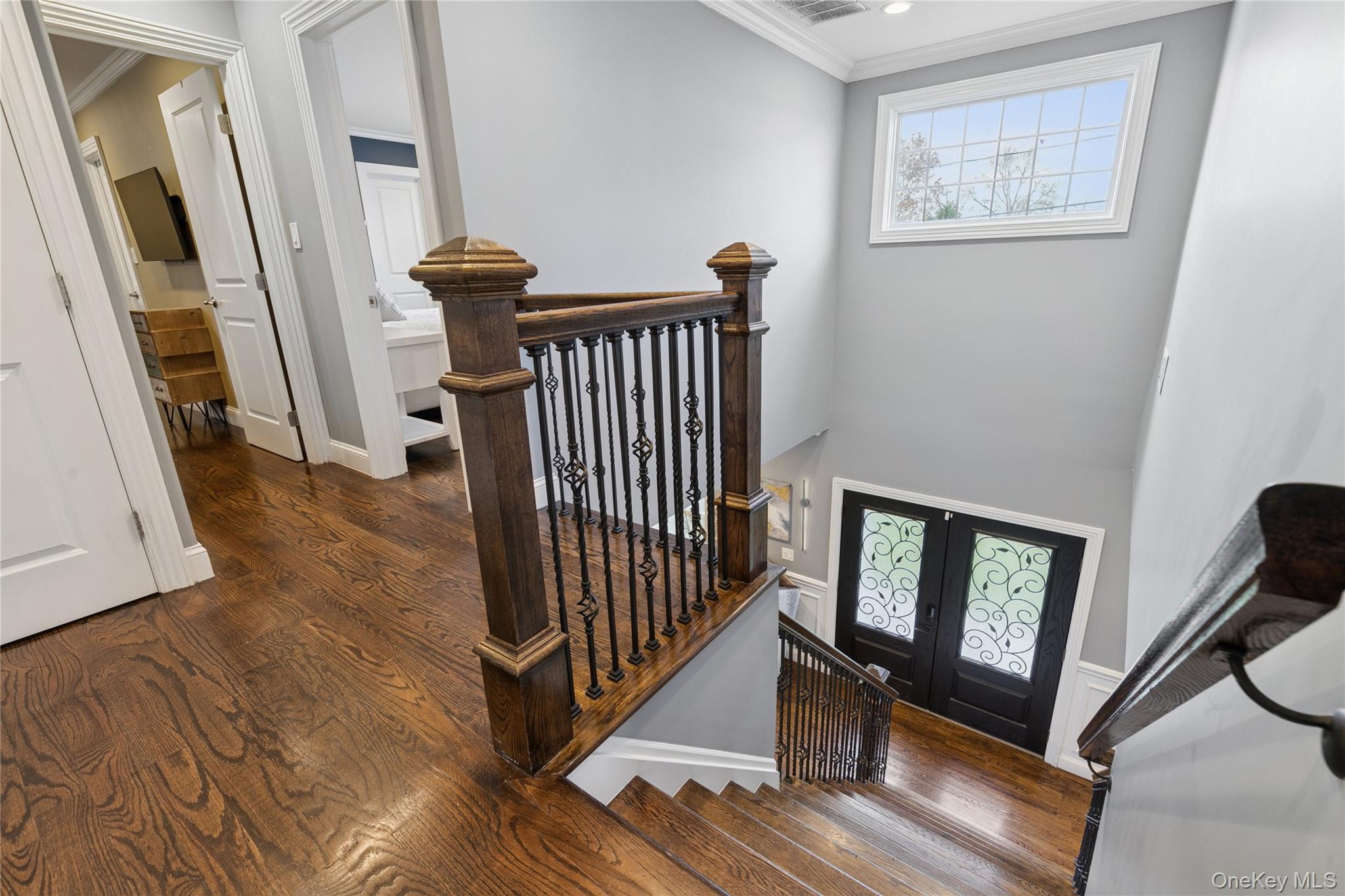 5 Vernon Street, Plainview, NY 11803