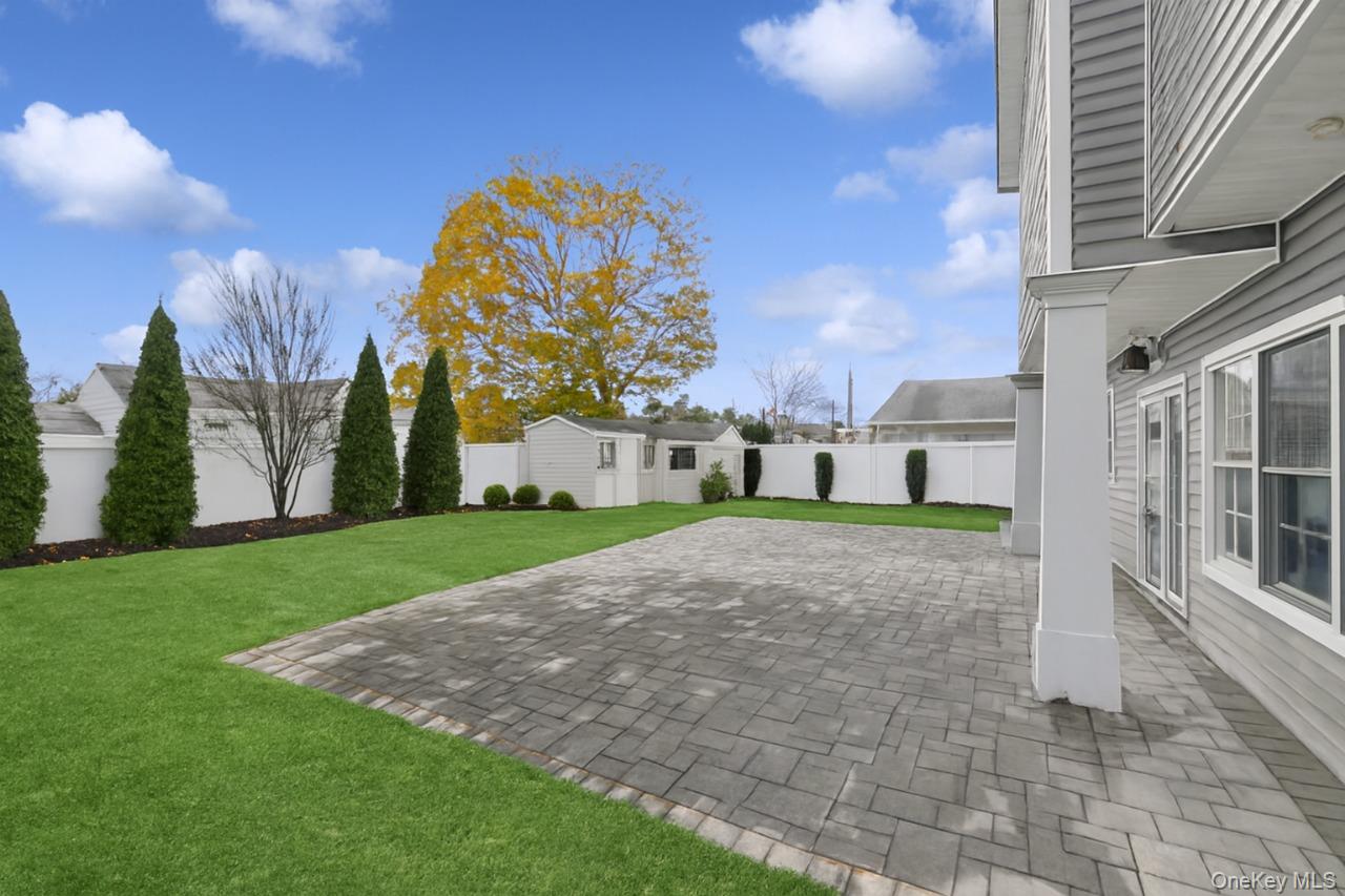 5 Vernon Street, Plainview, NY 11803