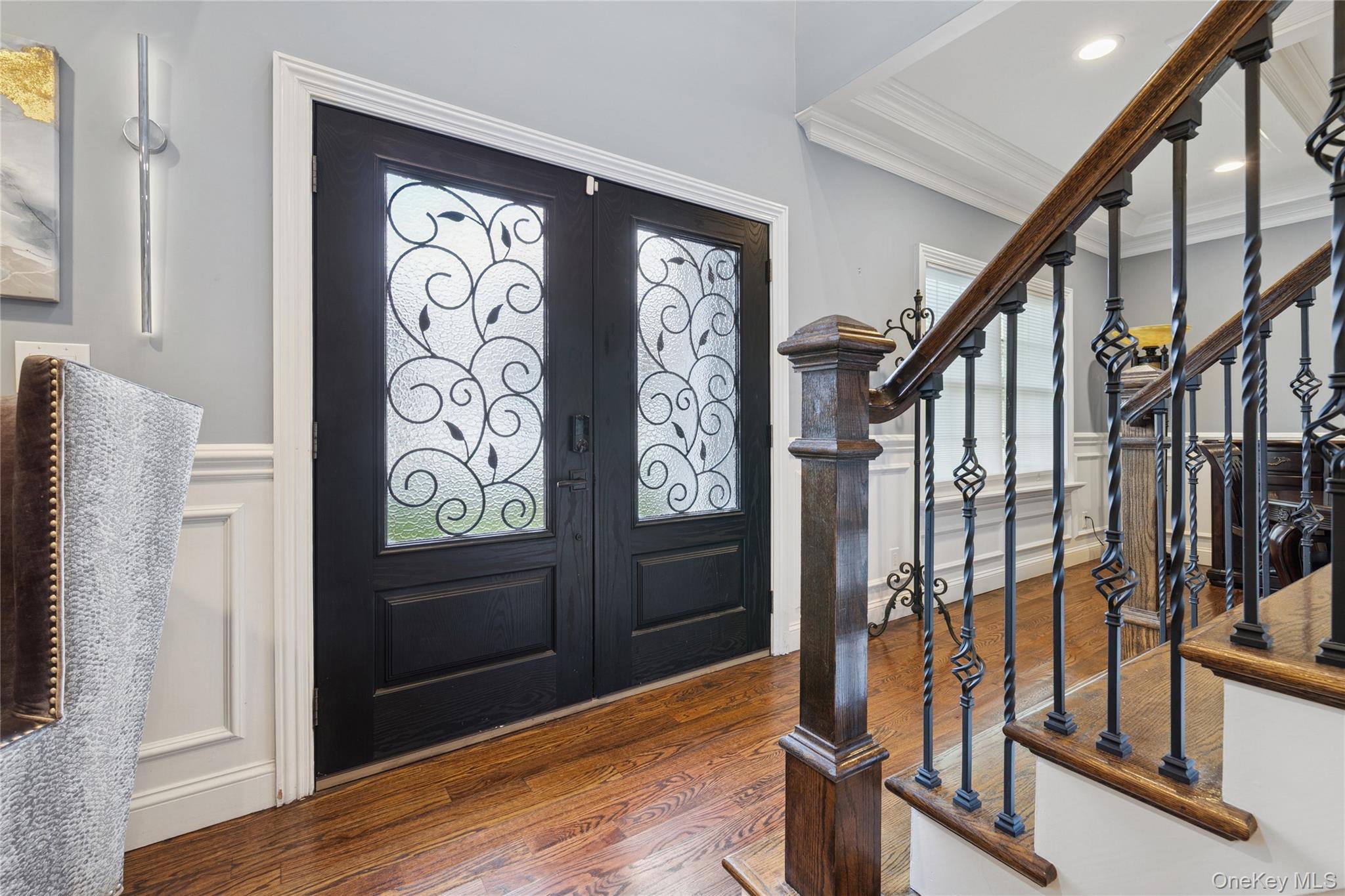 5 Vernon Street, Plainview, NY 11803