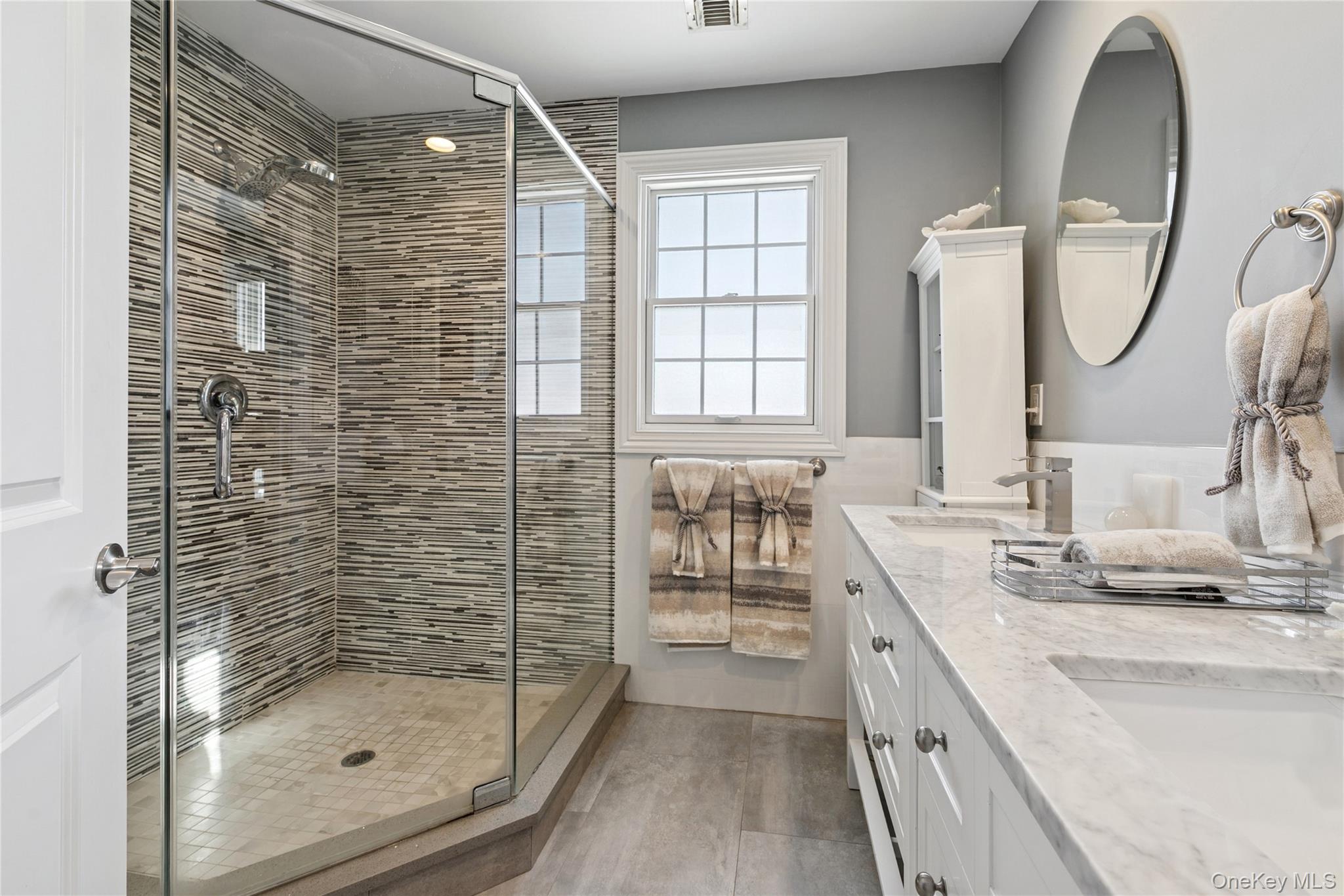 5 Vernon Street, Plainview, NY 11803