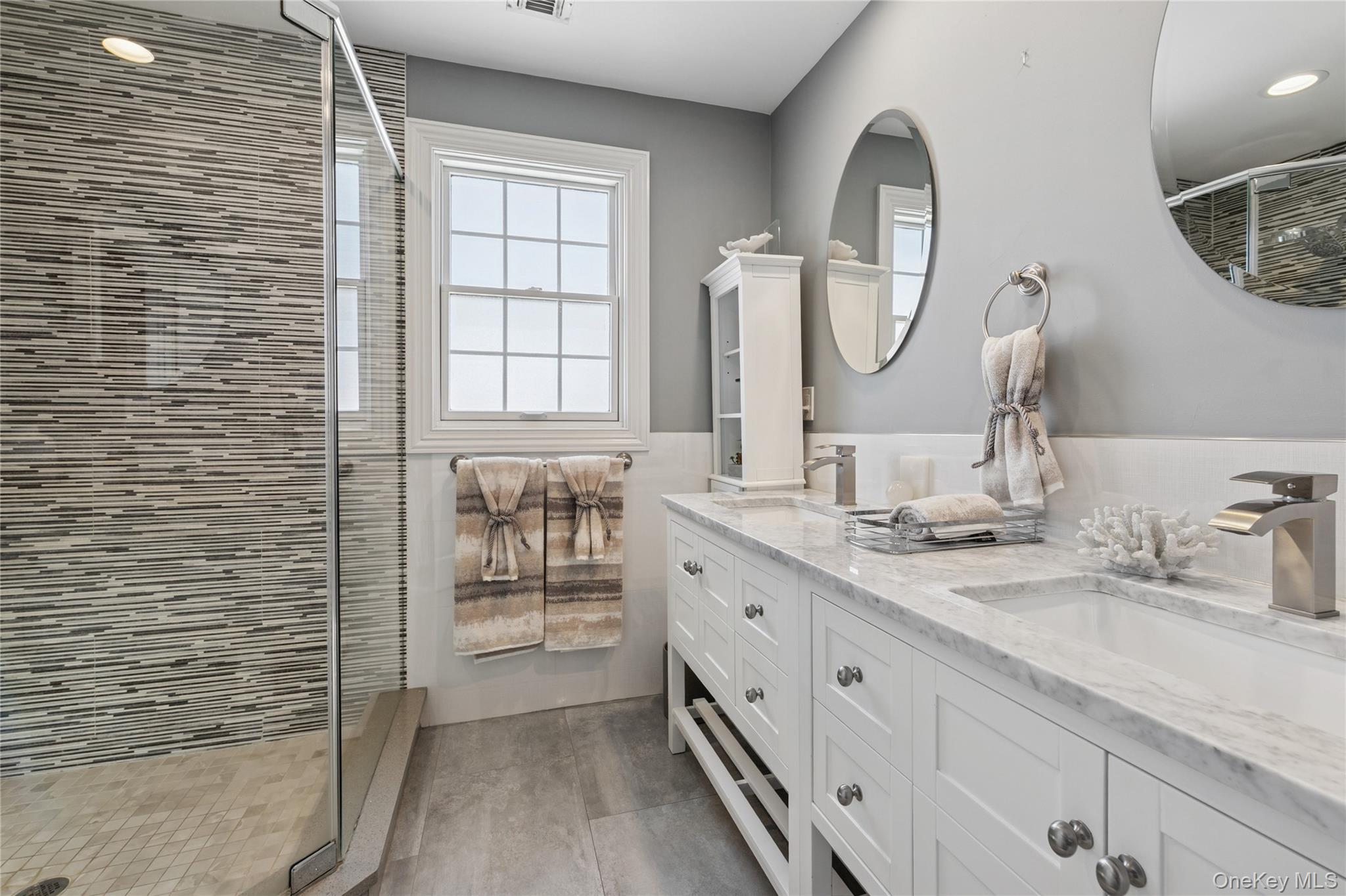 5 Vernon Street, Plainview, NY 11803