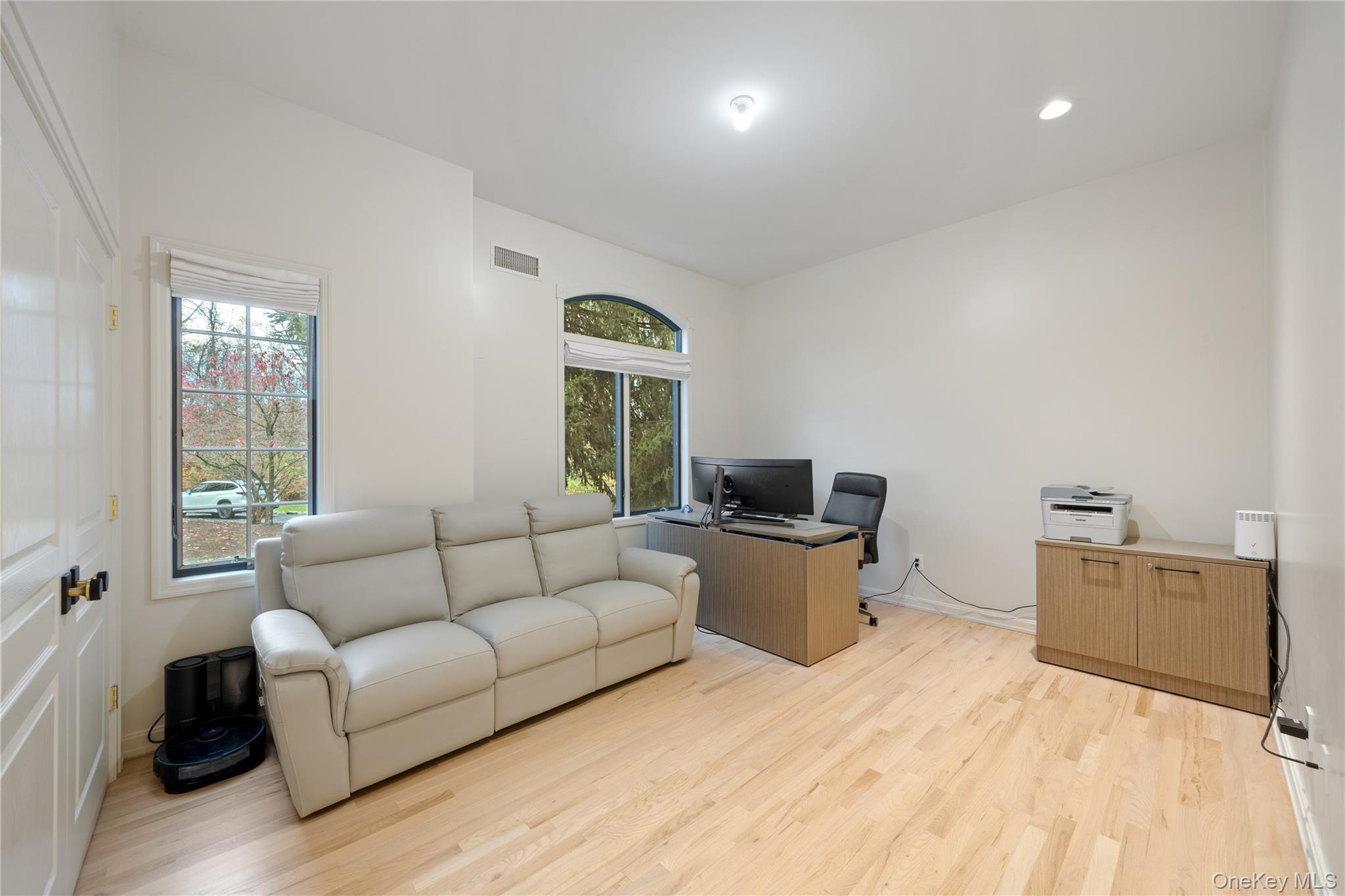 16 S De Baun Avenue, Airmont, NY 10901