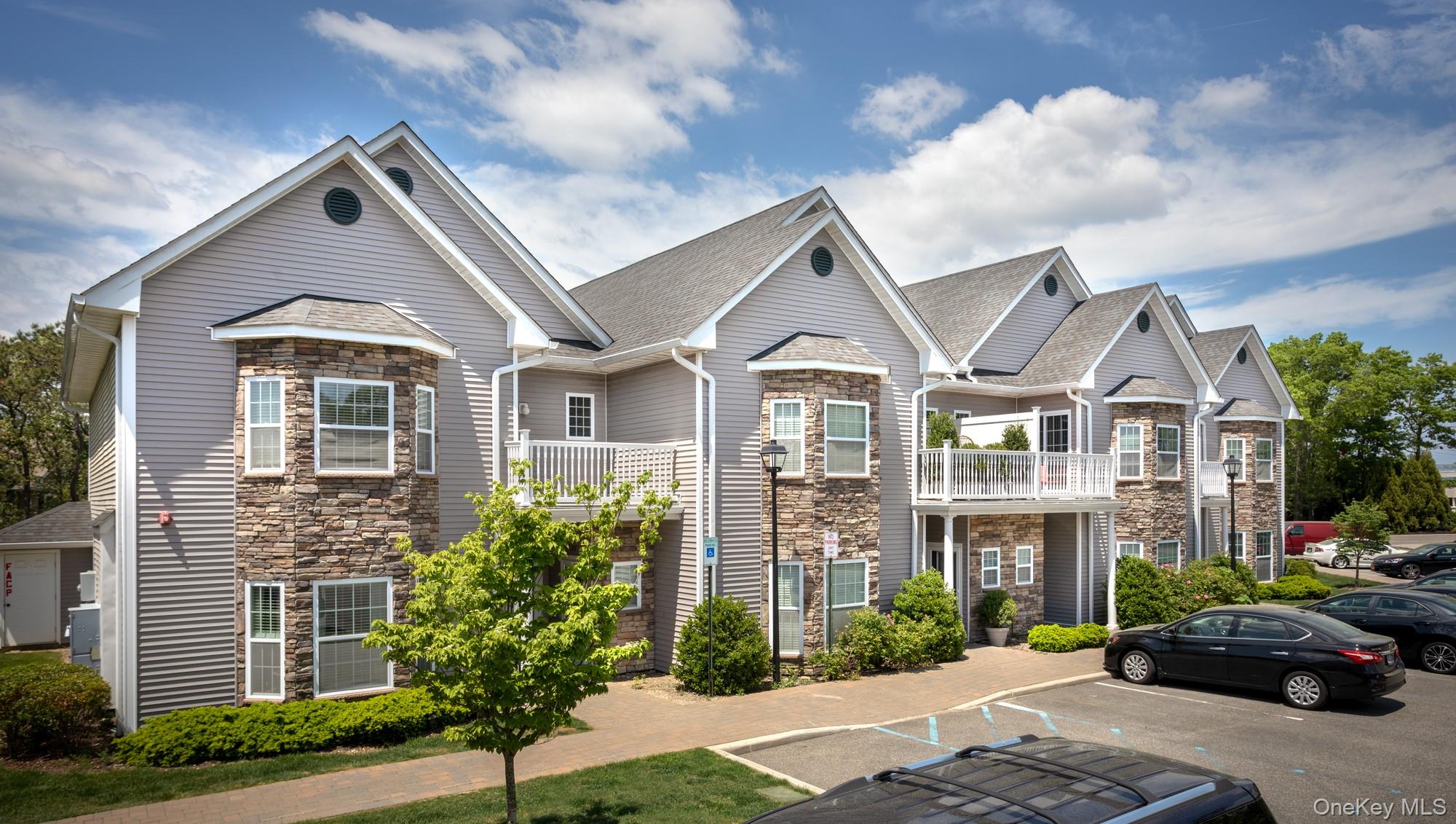 408 Pine Creek Road # N404, Holbrook, NY 11741