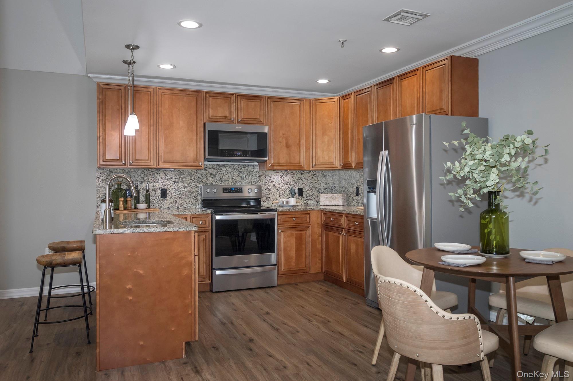 408 Pine Creek Road # N404, Holbrook, NY 11741