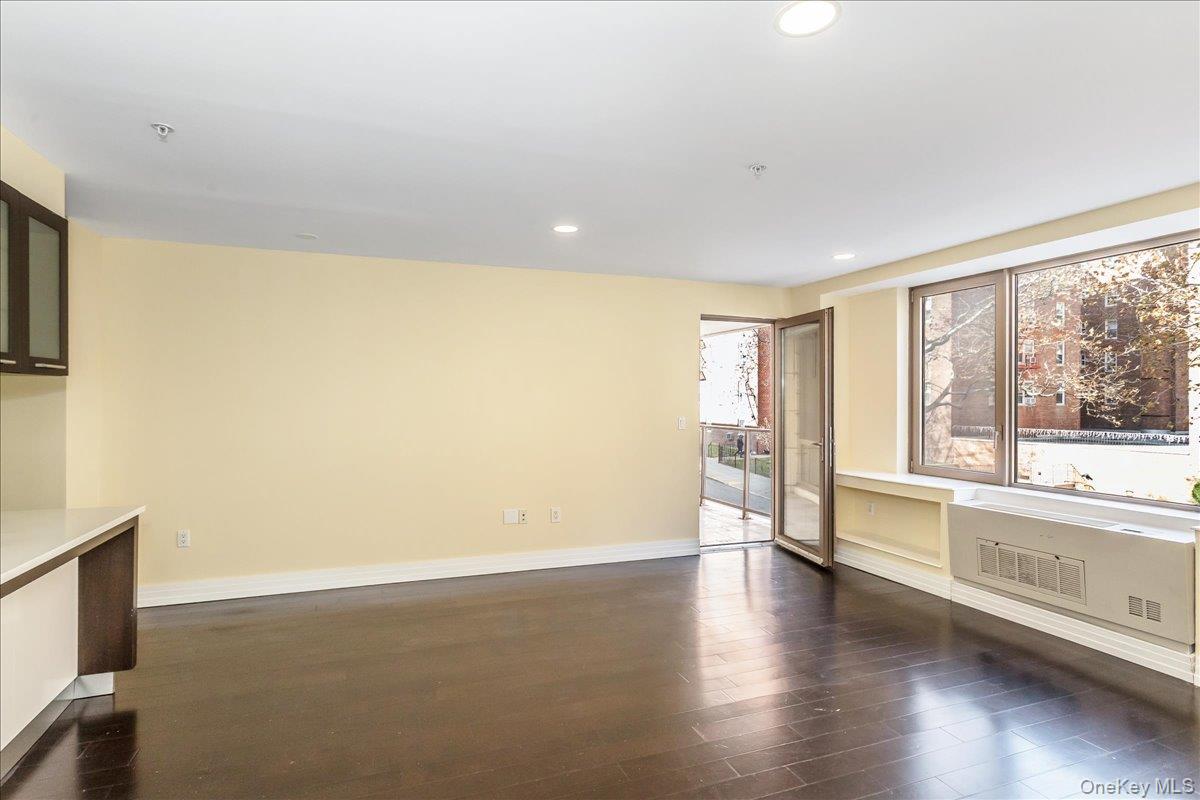 6405 Yellowstone Boulevard # 207, Forest Hills, NY 11375